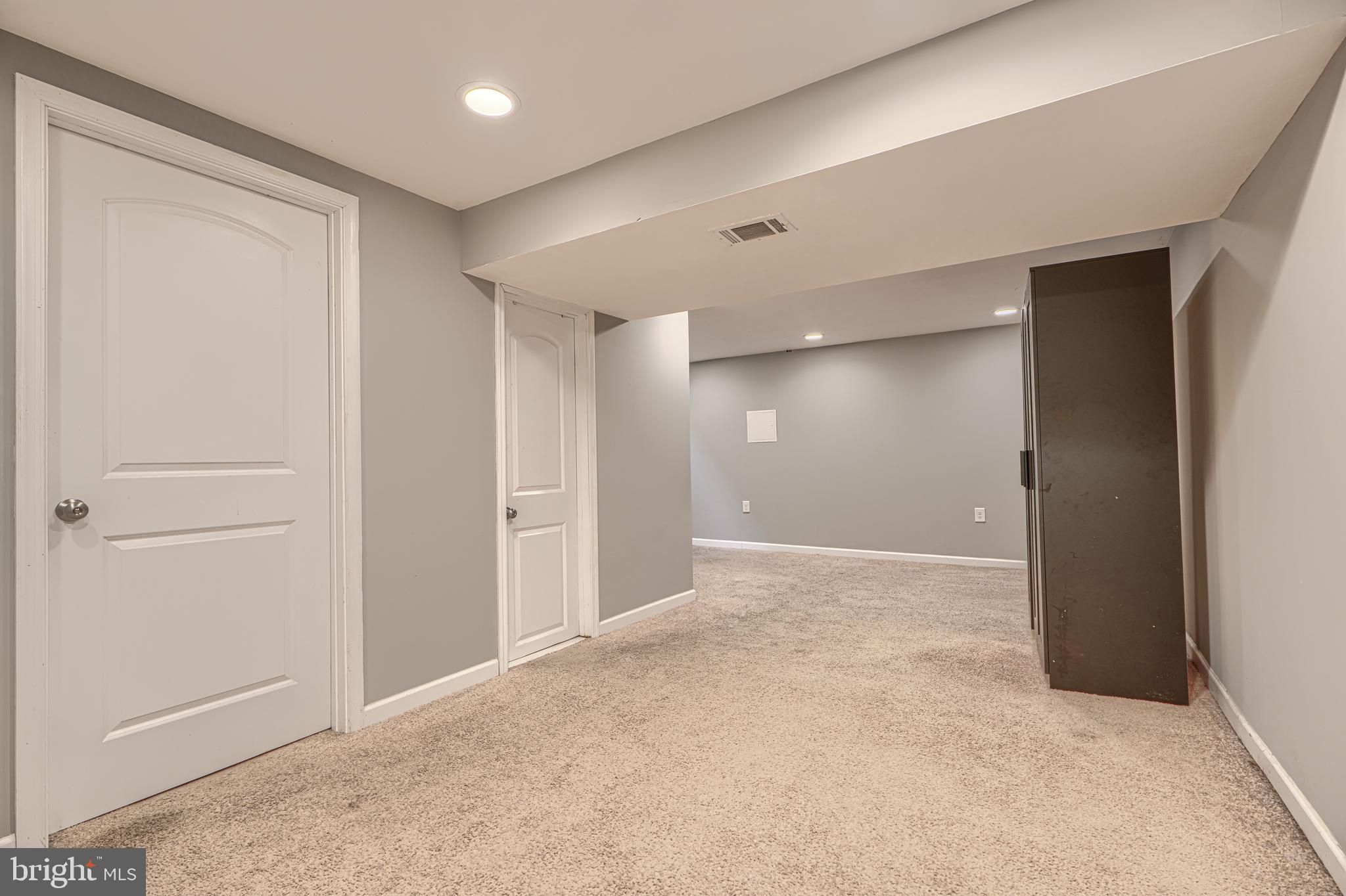 HALLFIELD MANOR - Residential