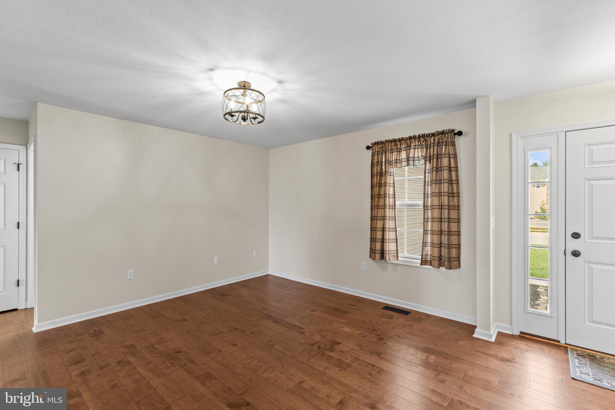 OAK HILLS - Residential
