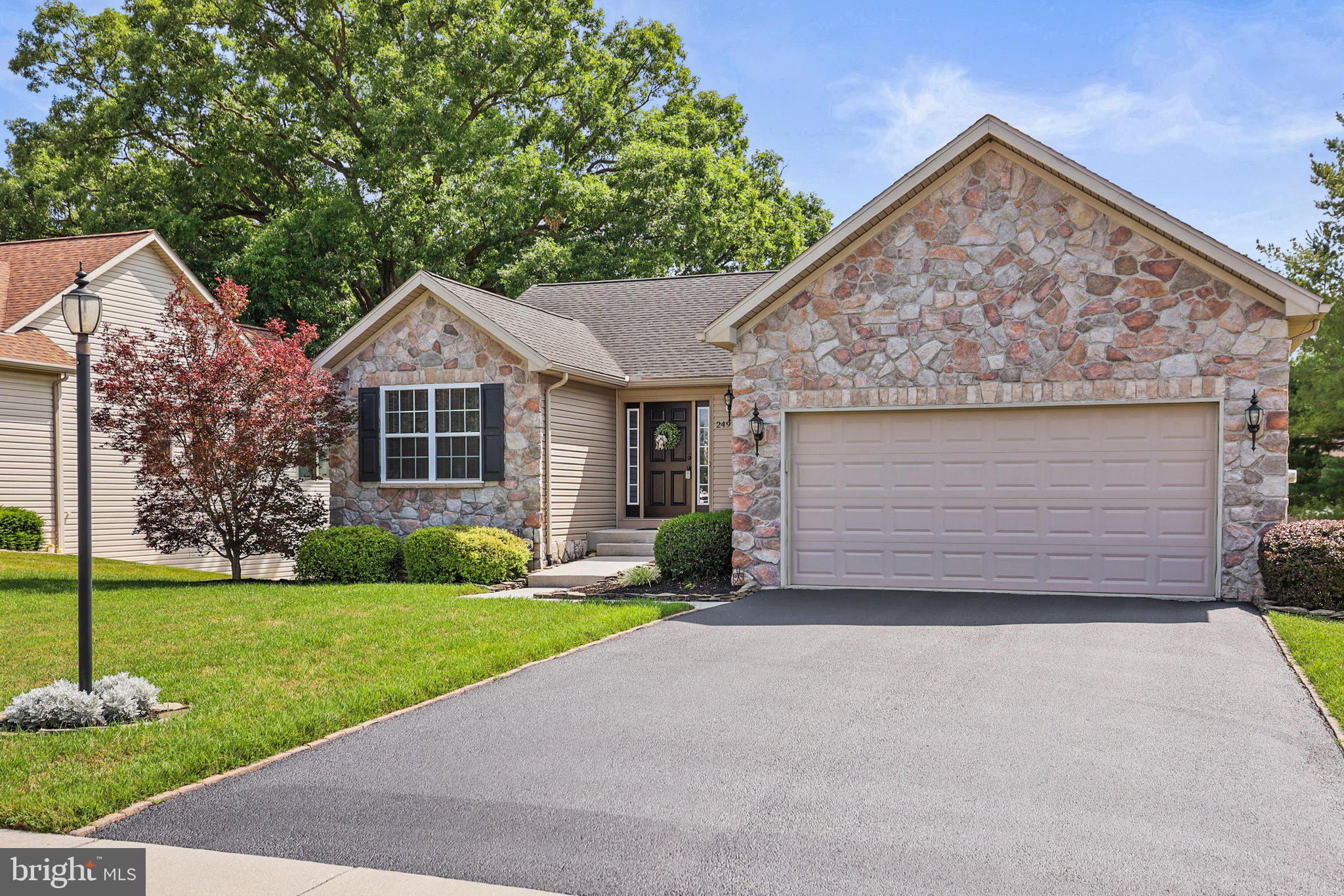 OAK HILLS - Residential