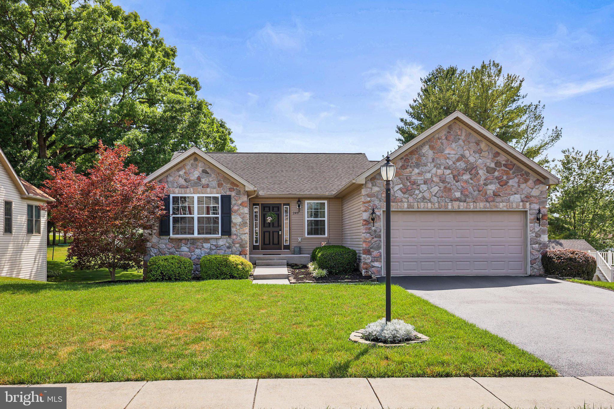 OAK HILLS - Residential