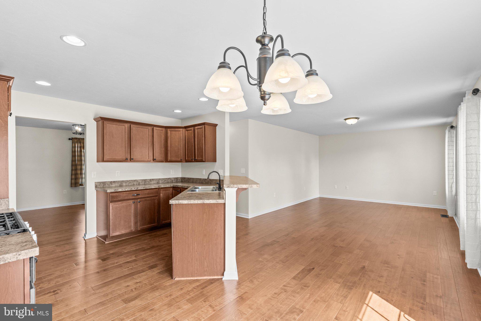 OAK HILLS - Residential