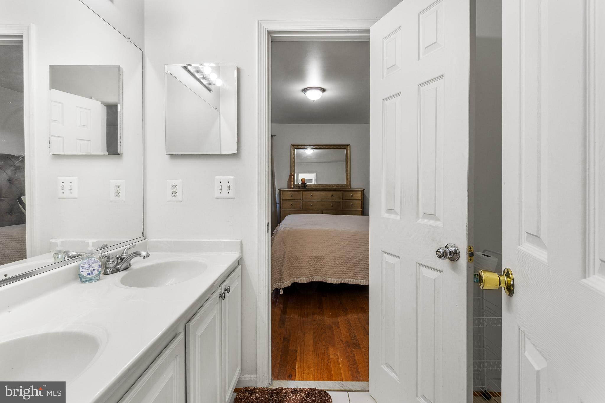 TWIN LAKES - Residential