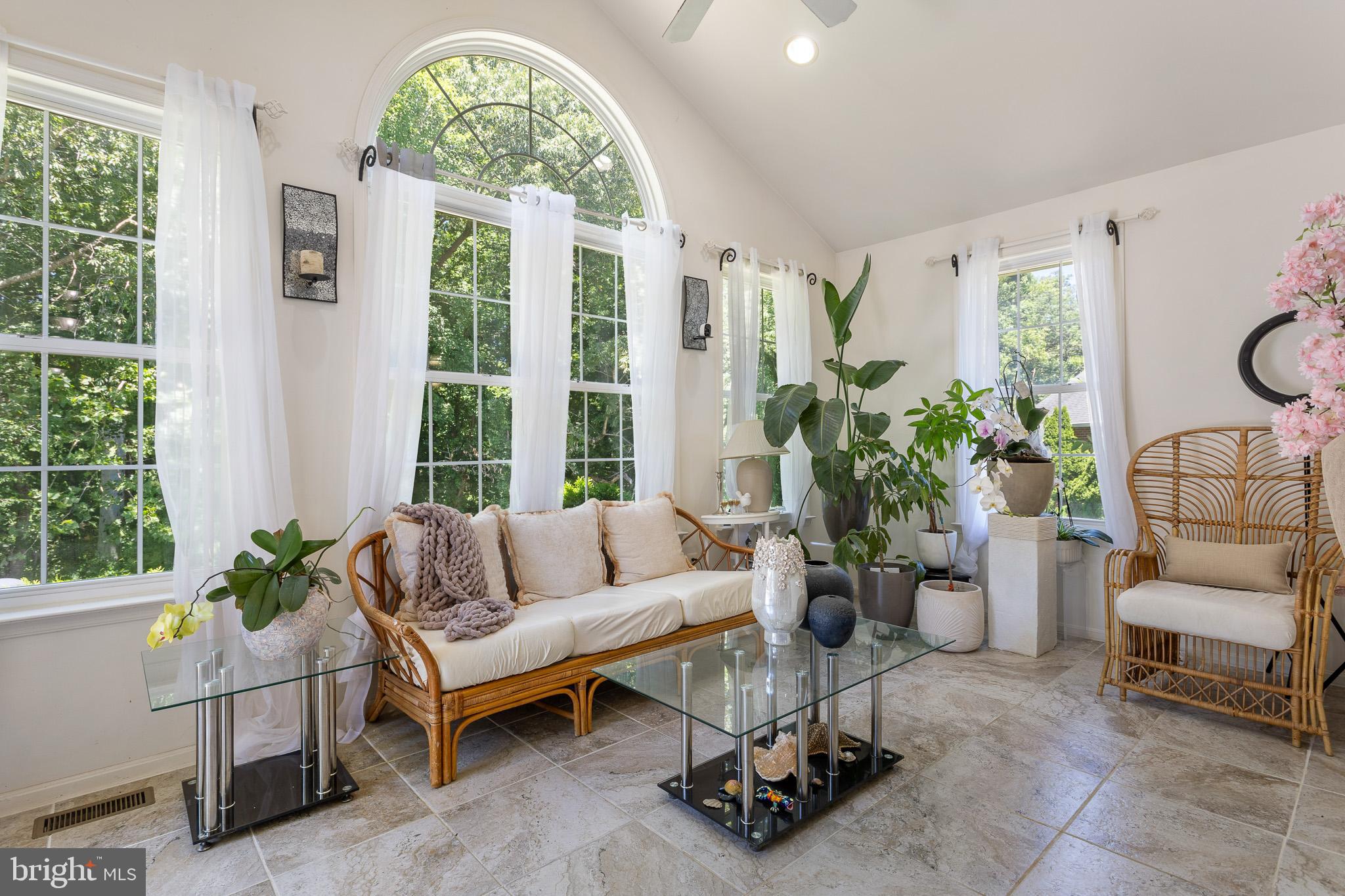 TWIN LAKES - Residential