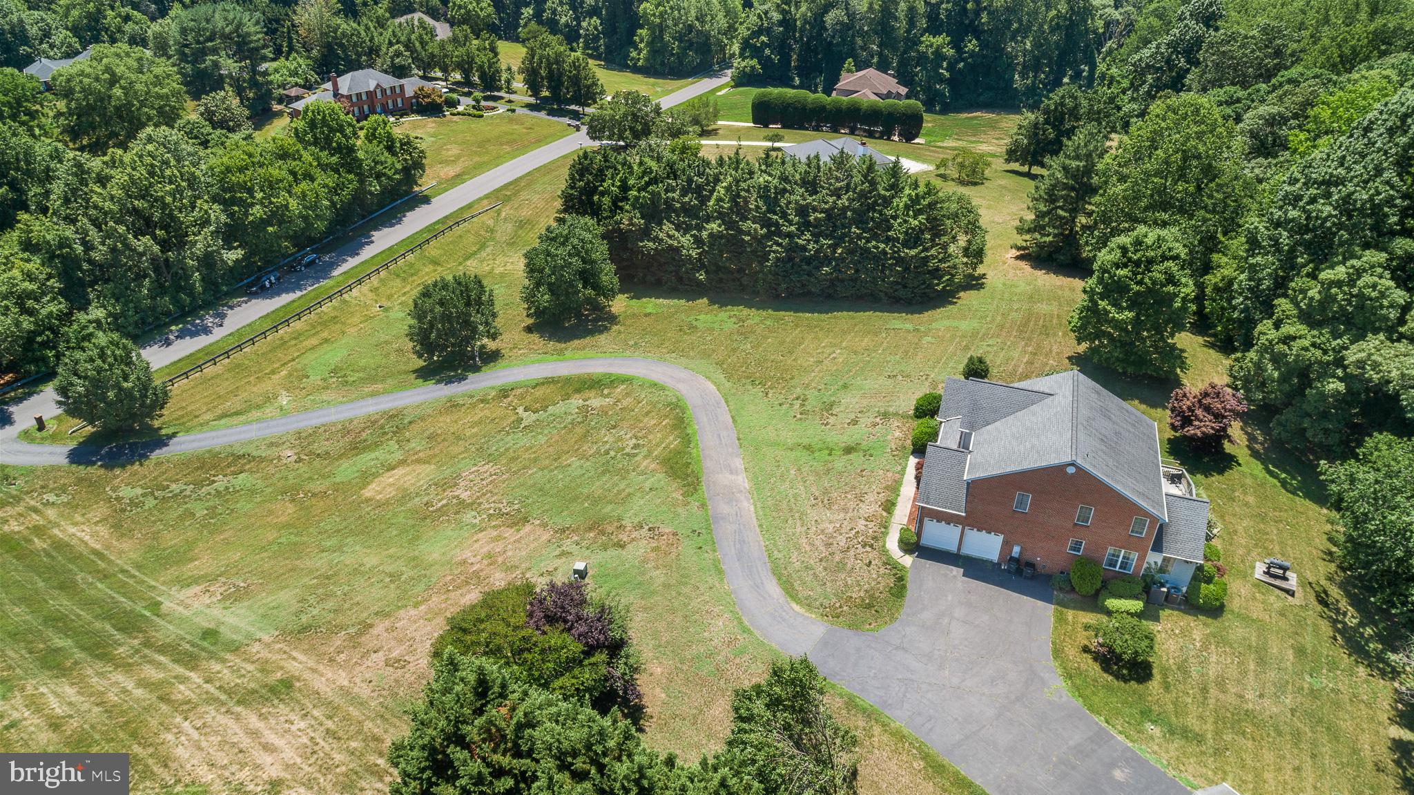 TWIN LAKES - Residential