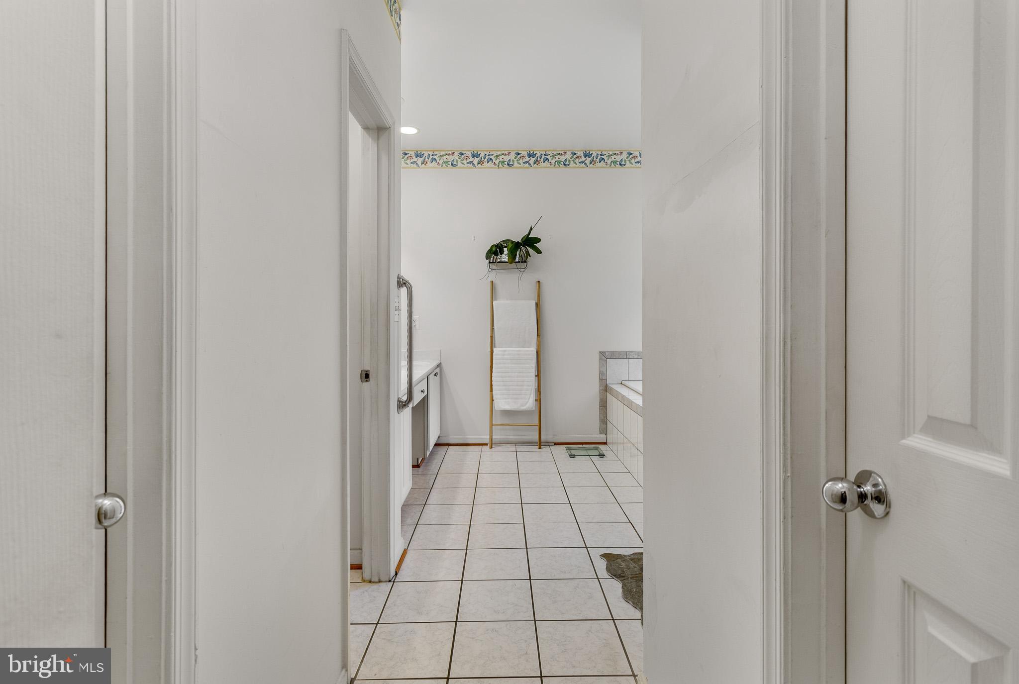 TWIN LAKES - Residential