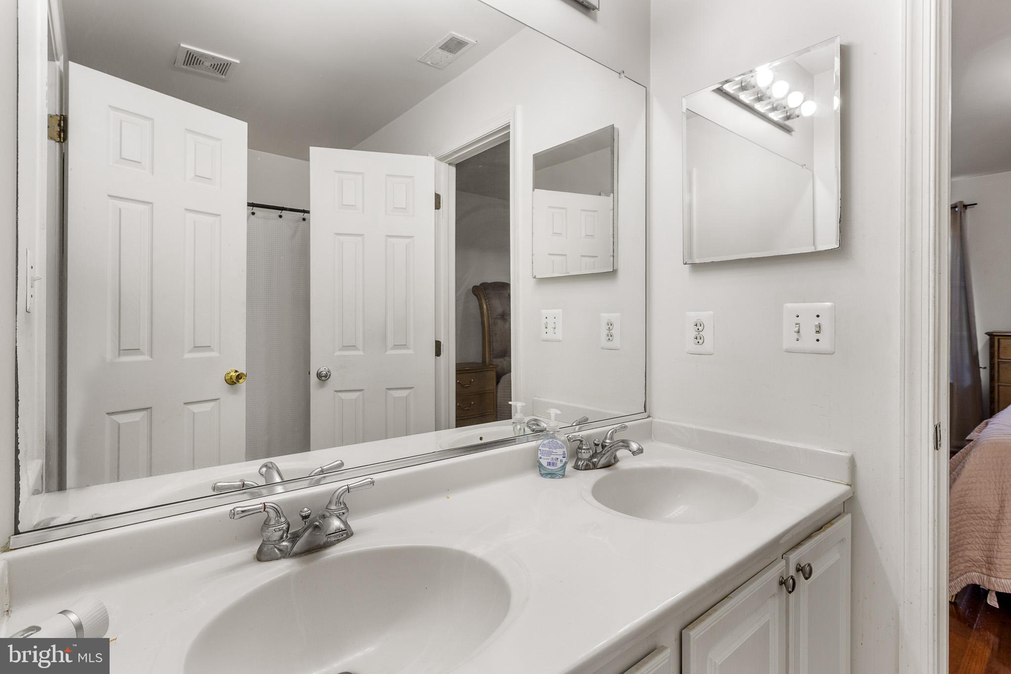 TWIN LAKES - Residential