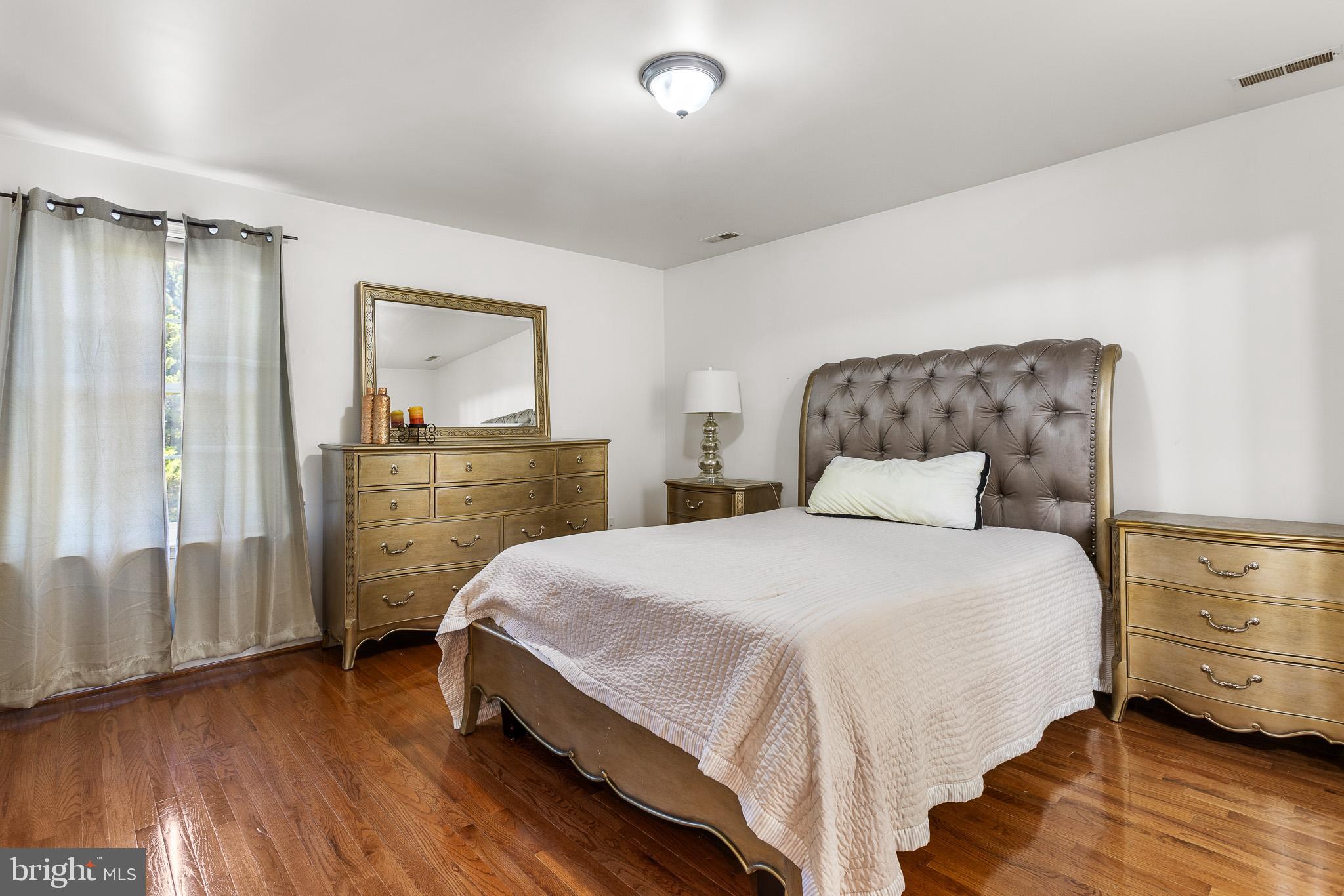 TWIN LAKES - Residential
