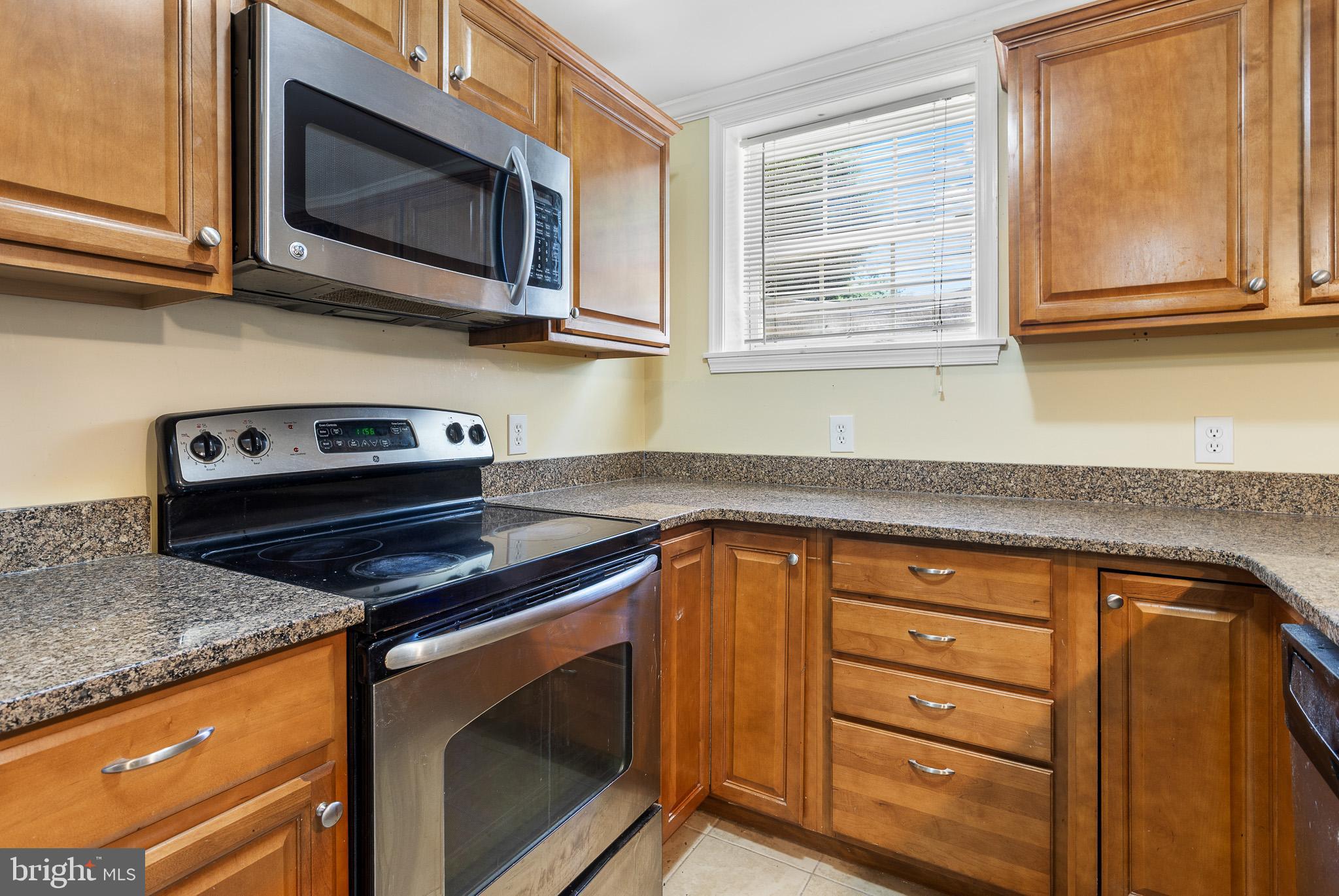 TWIN LAKES - Residential