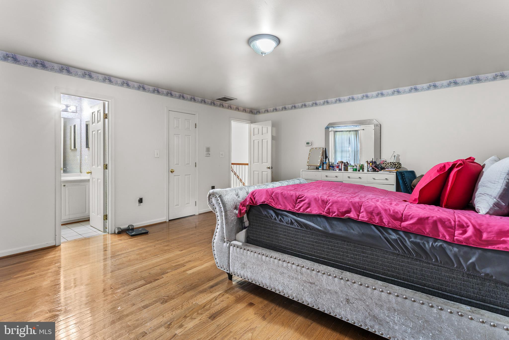 TWIN LAKES - Residential