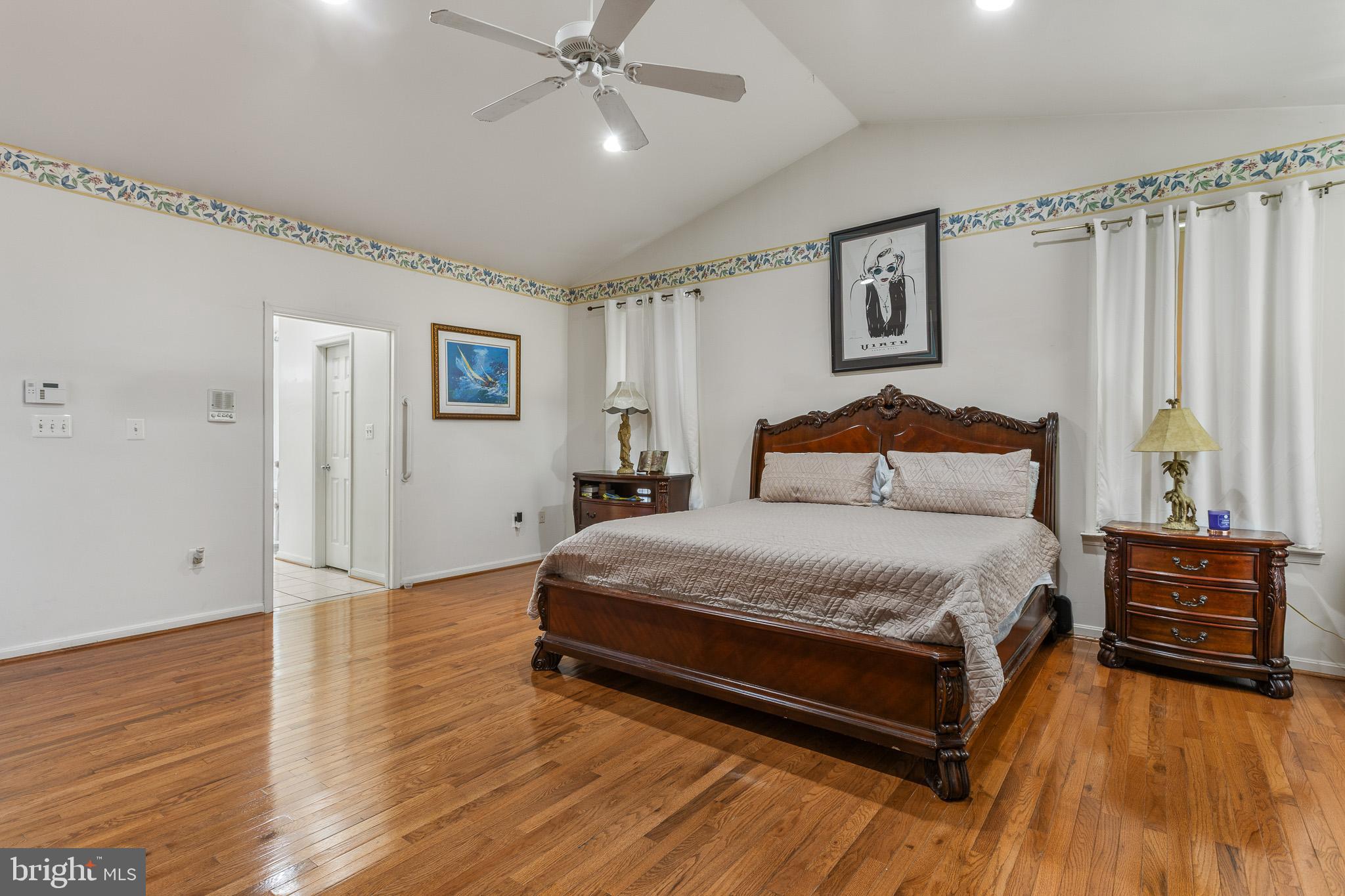 TWIN LAKES - Residential