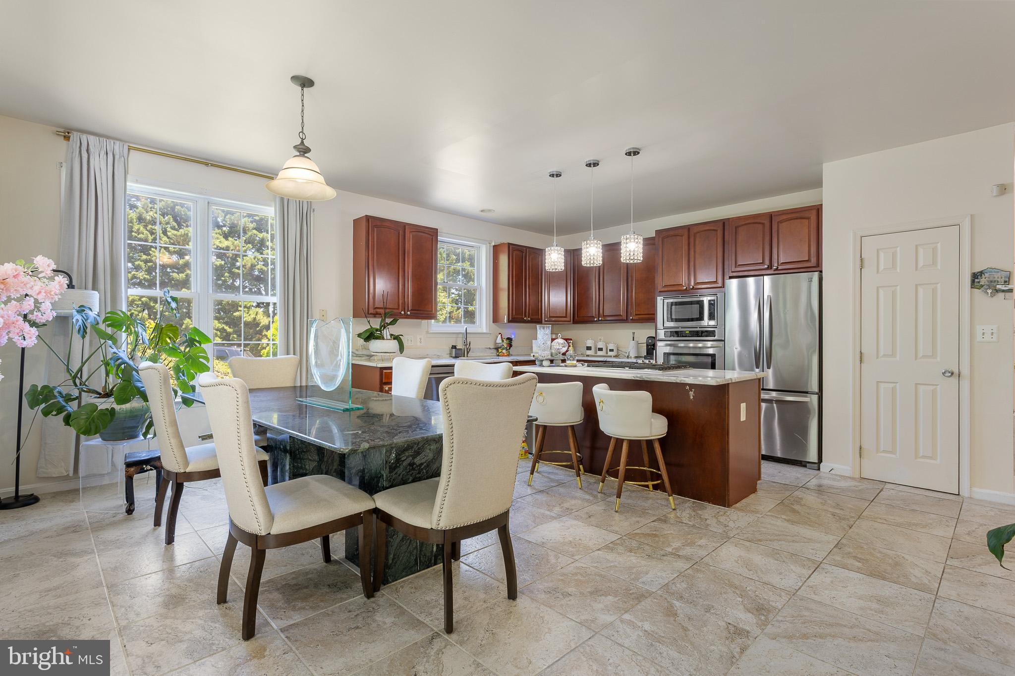 TWIN LAKES - Residential