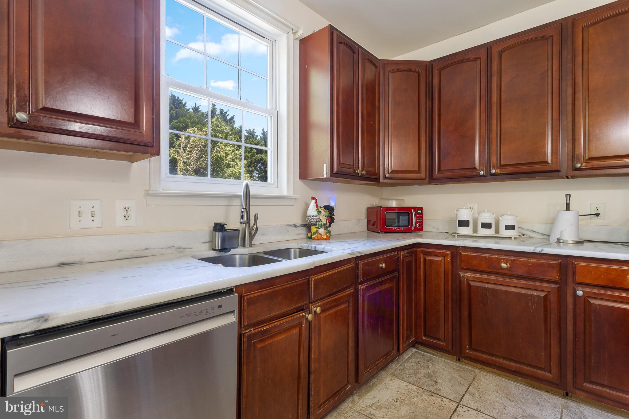 TWIN LAKES - Residential