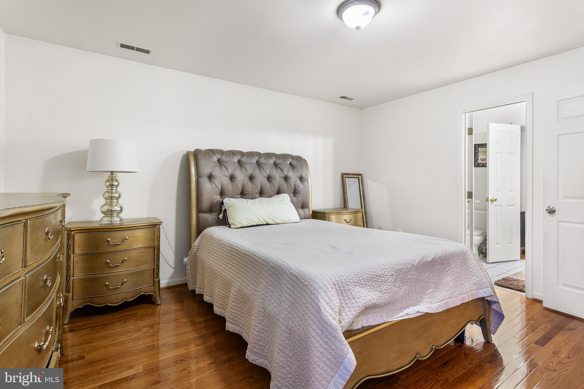 TWIN LAKES - Residential