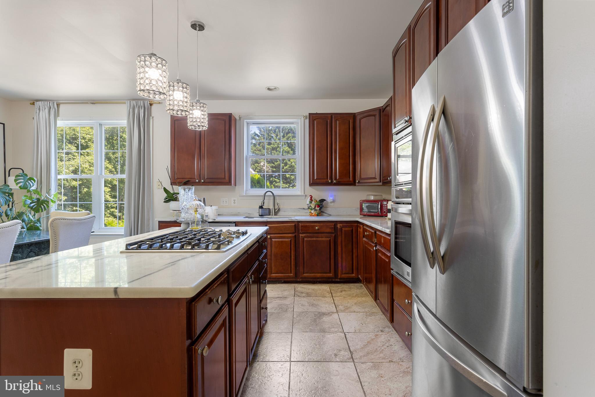 TWIN LAKES - Residential