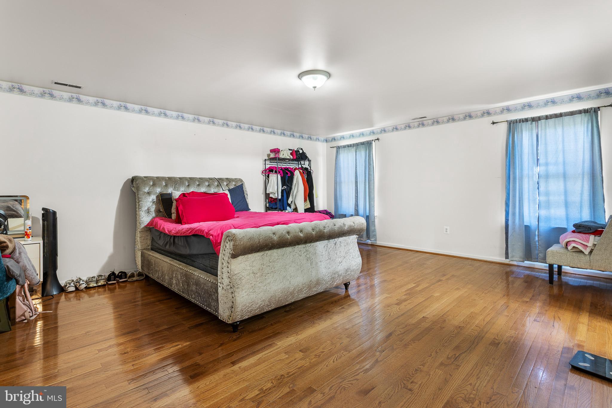 TWIN LAKES - Residential
