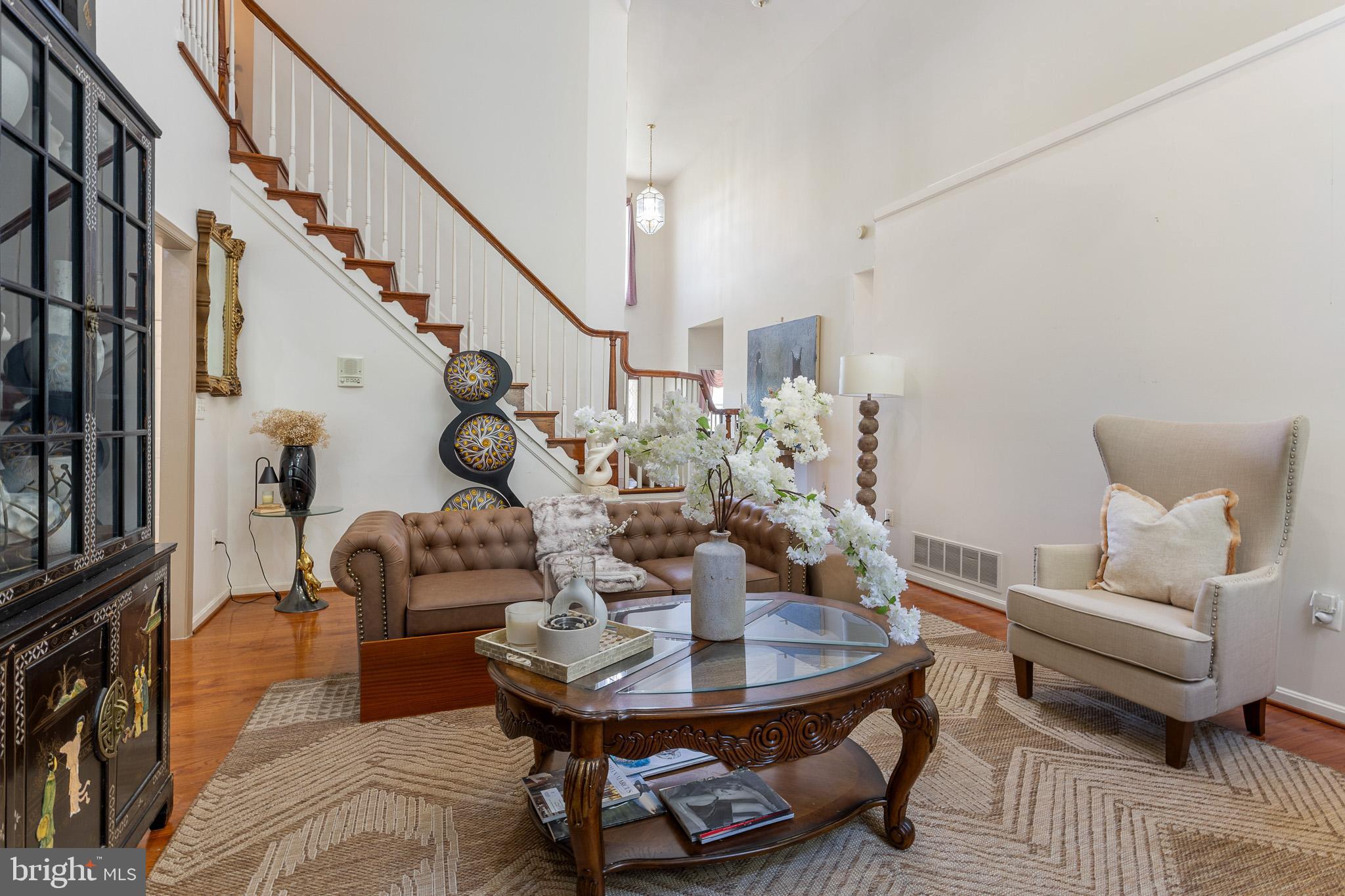 TWIN LAKES - Residential