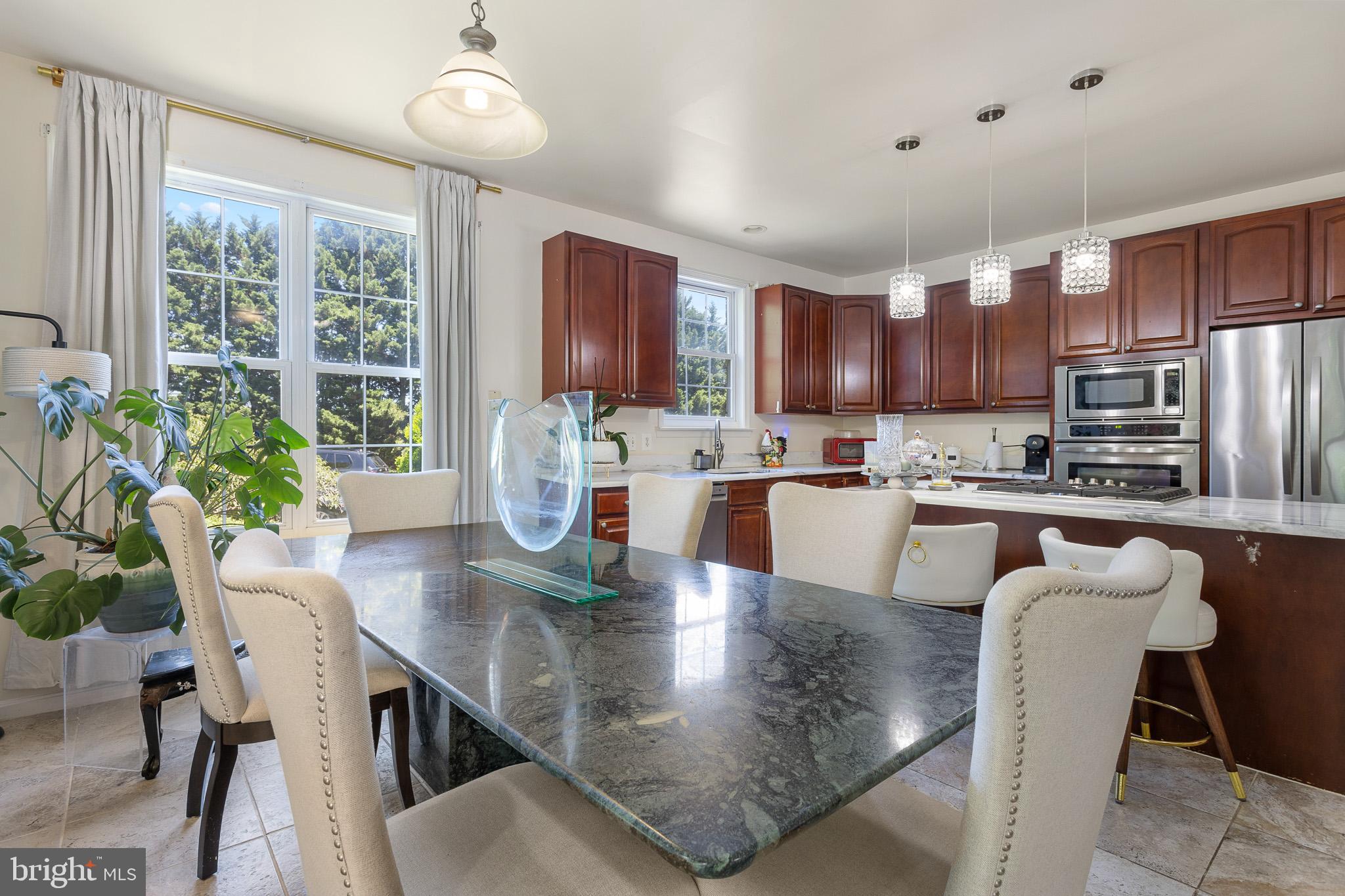 TWIN LAKES - Residential