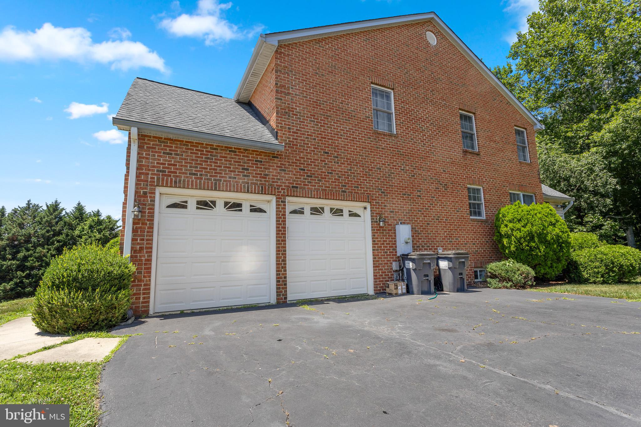 TWIN LAKES - Residential
