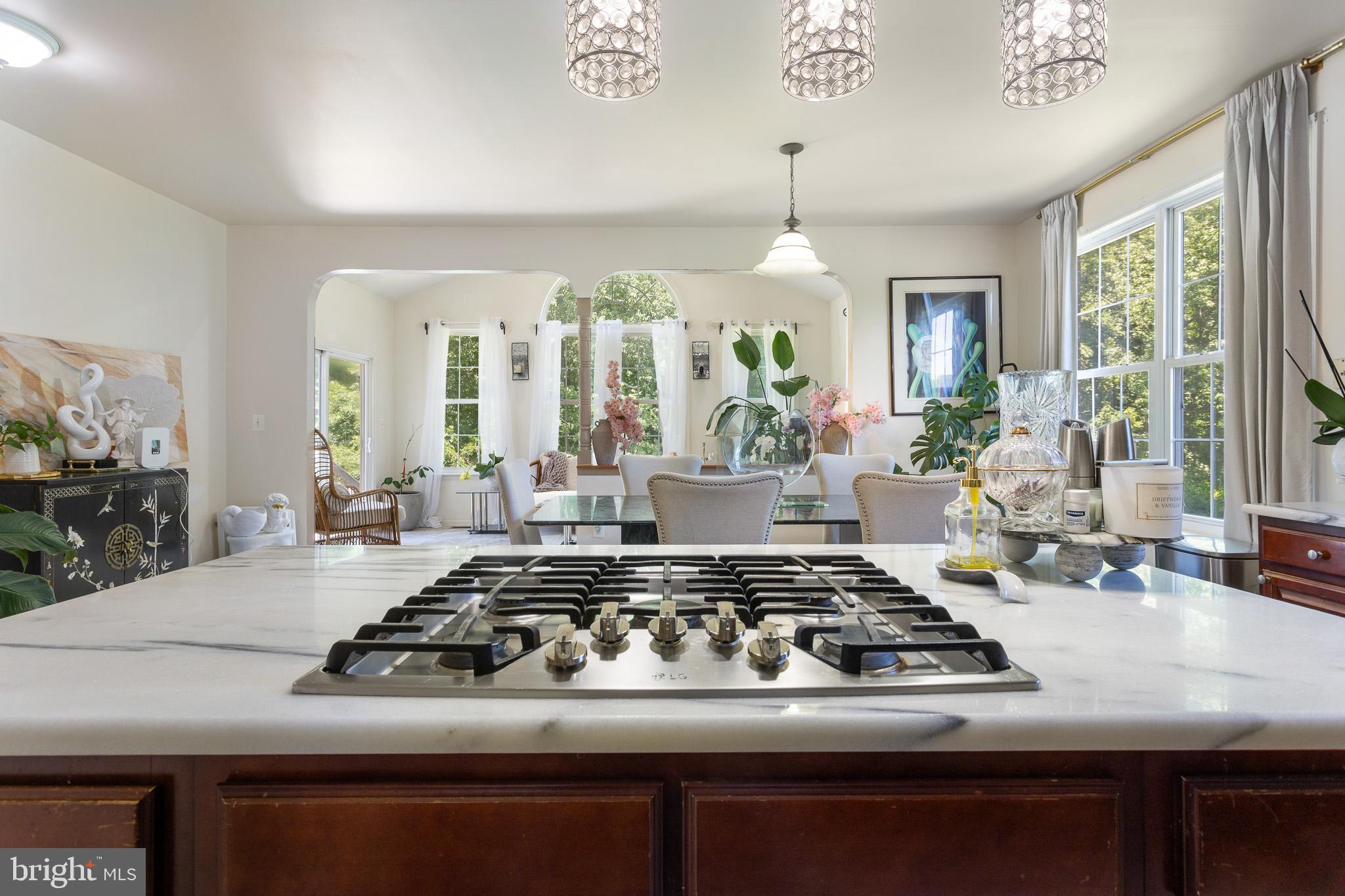 TWIN LAKES - Residential