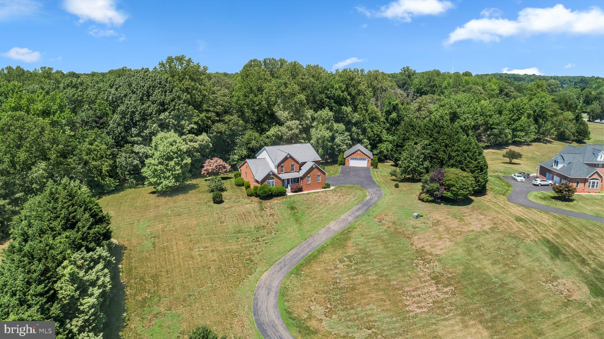TWIN LAKES - Residential
