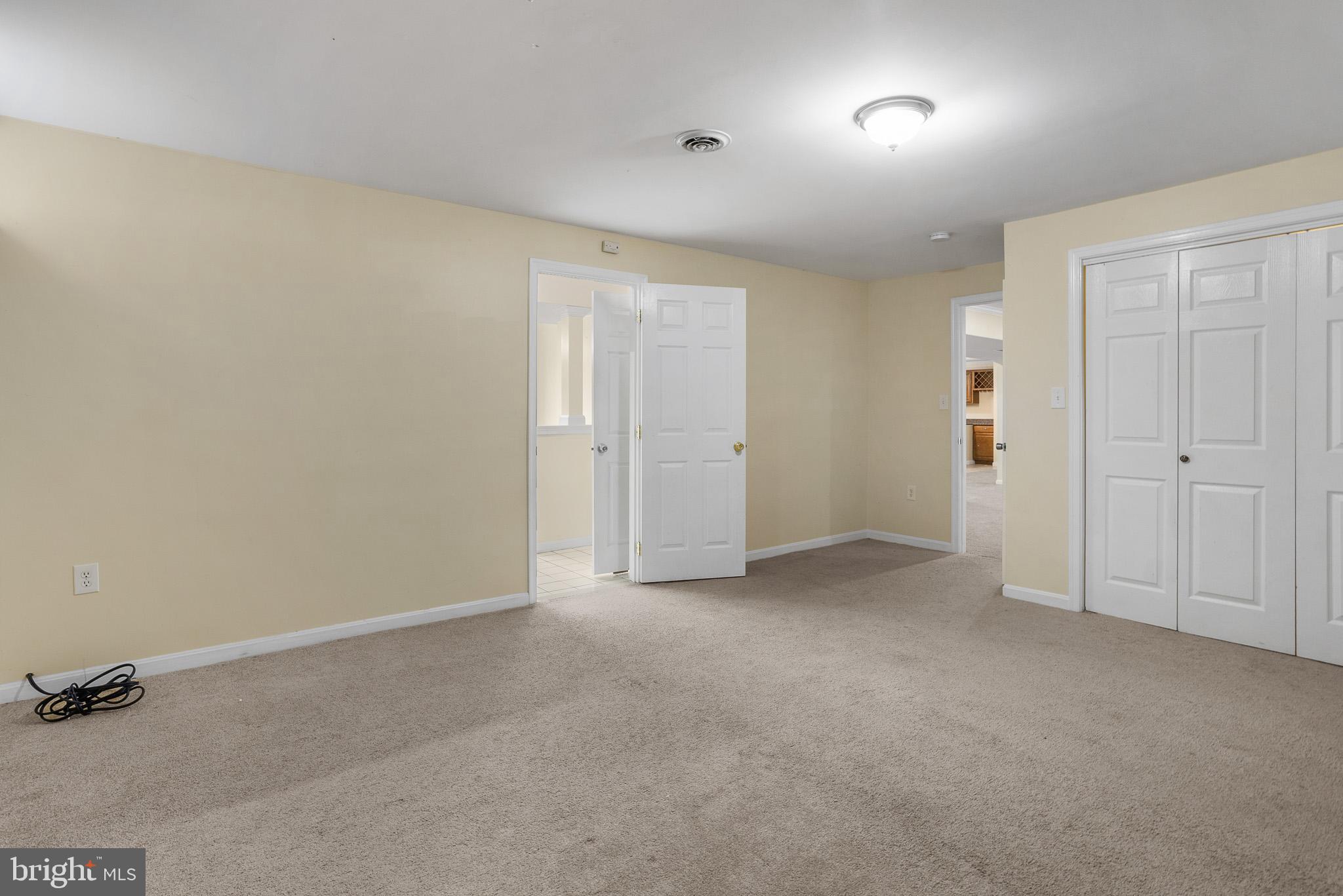 TWIN LAKES - Residential