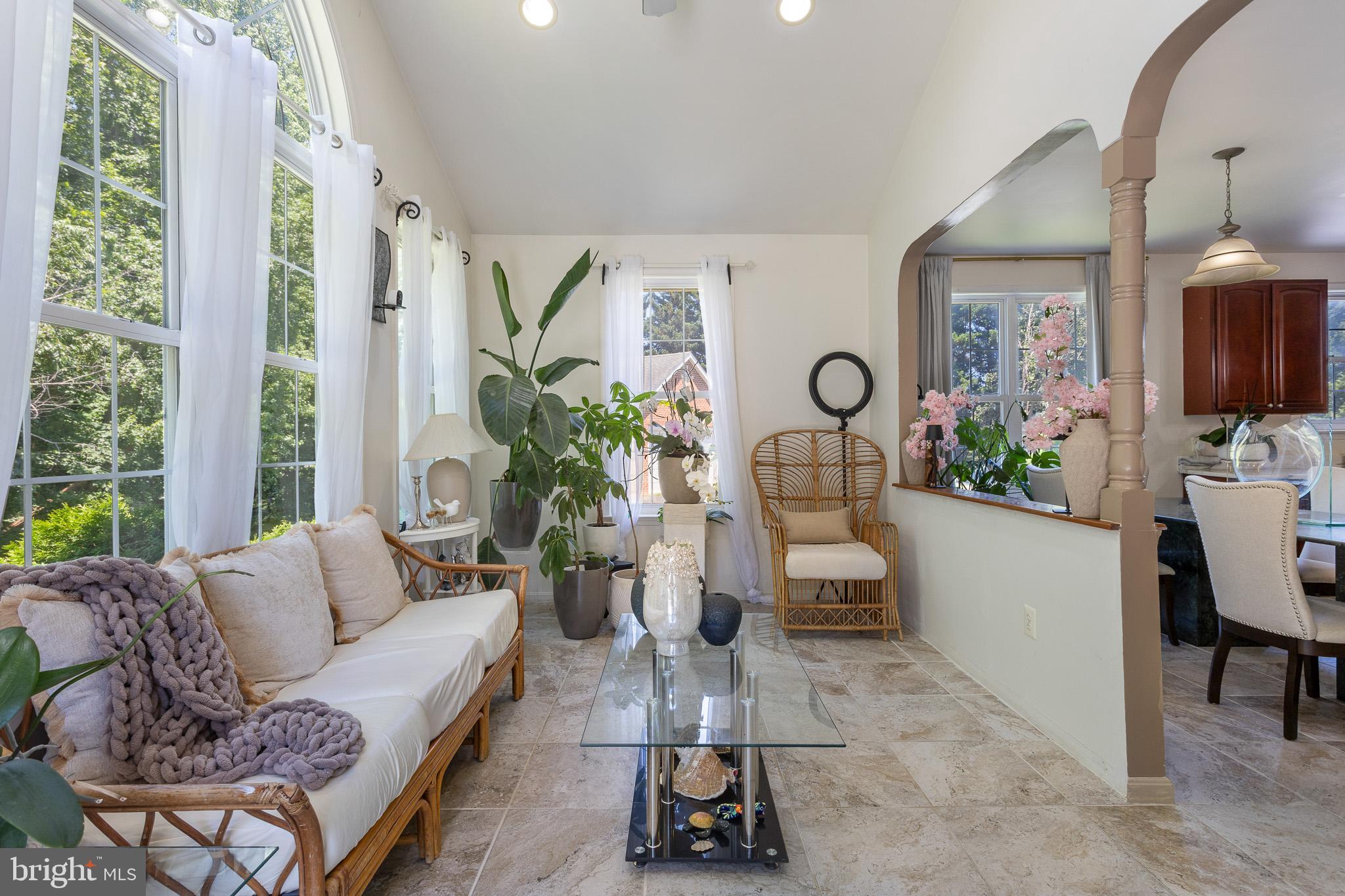 TWIN LAKES - Residential