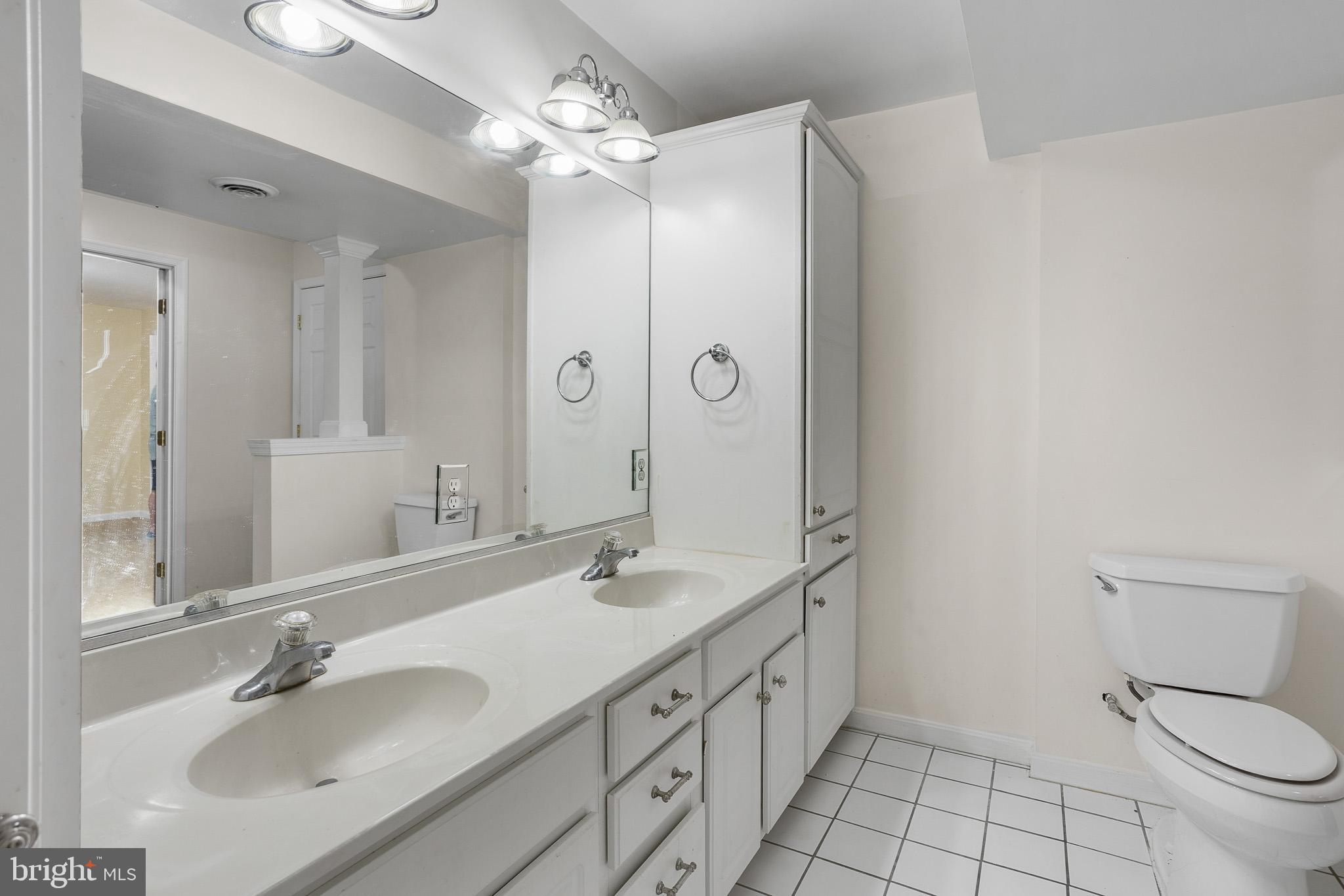 TWIN LAKES - Residential