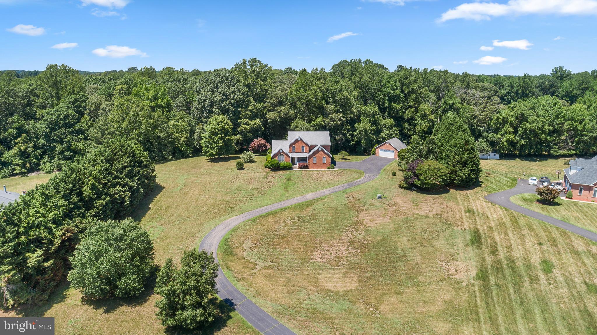 TWIN LAKES - Residential