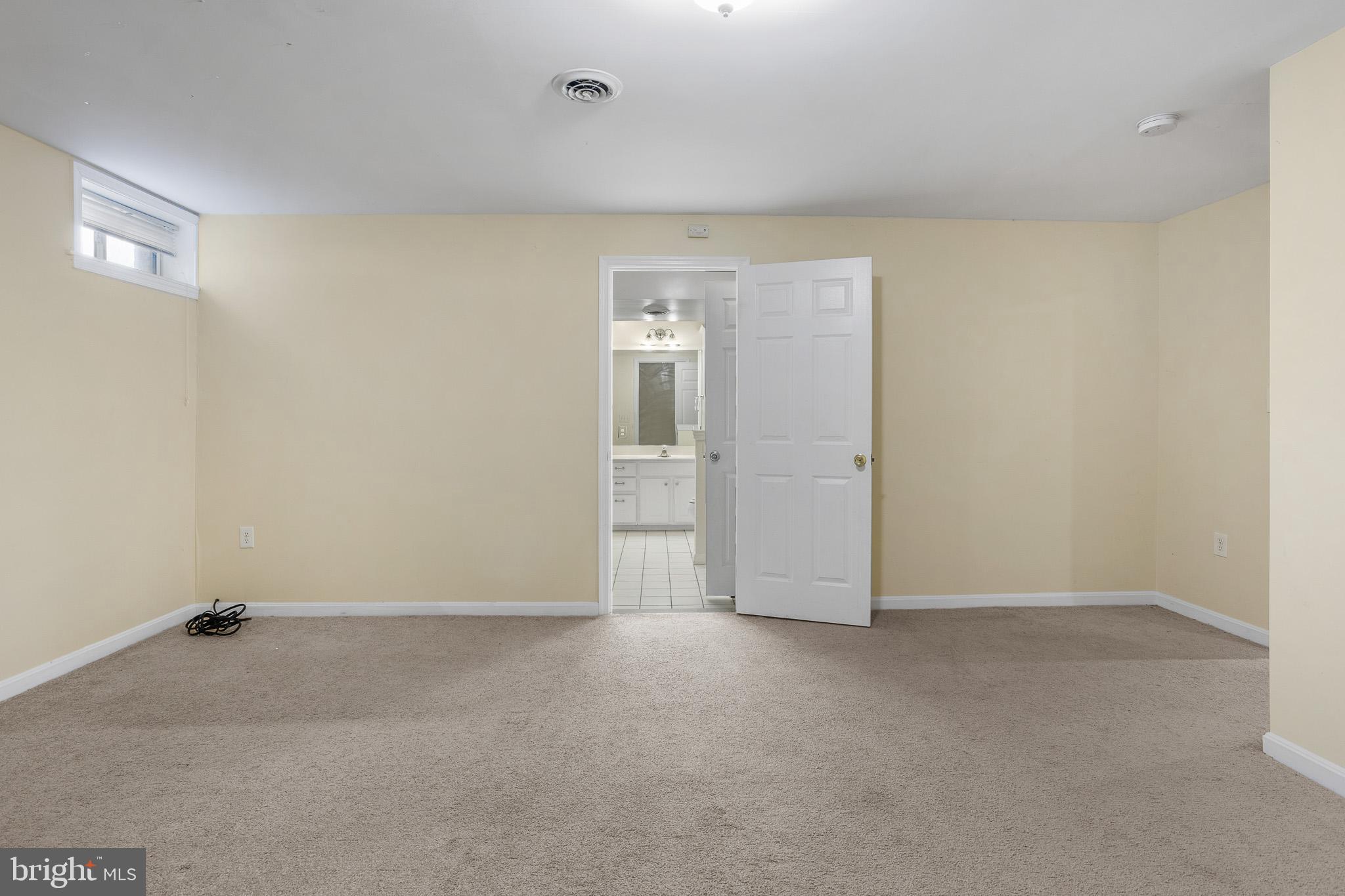 TWIN LAKES - Residential