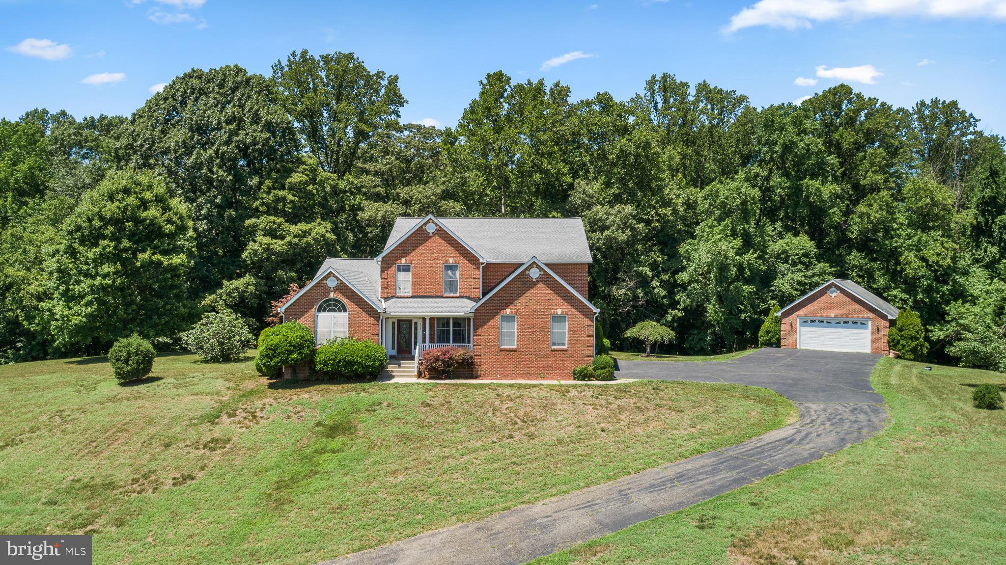 TWIN LAKES - Residential