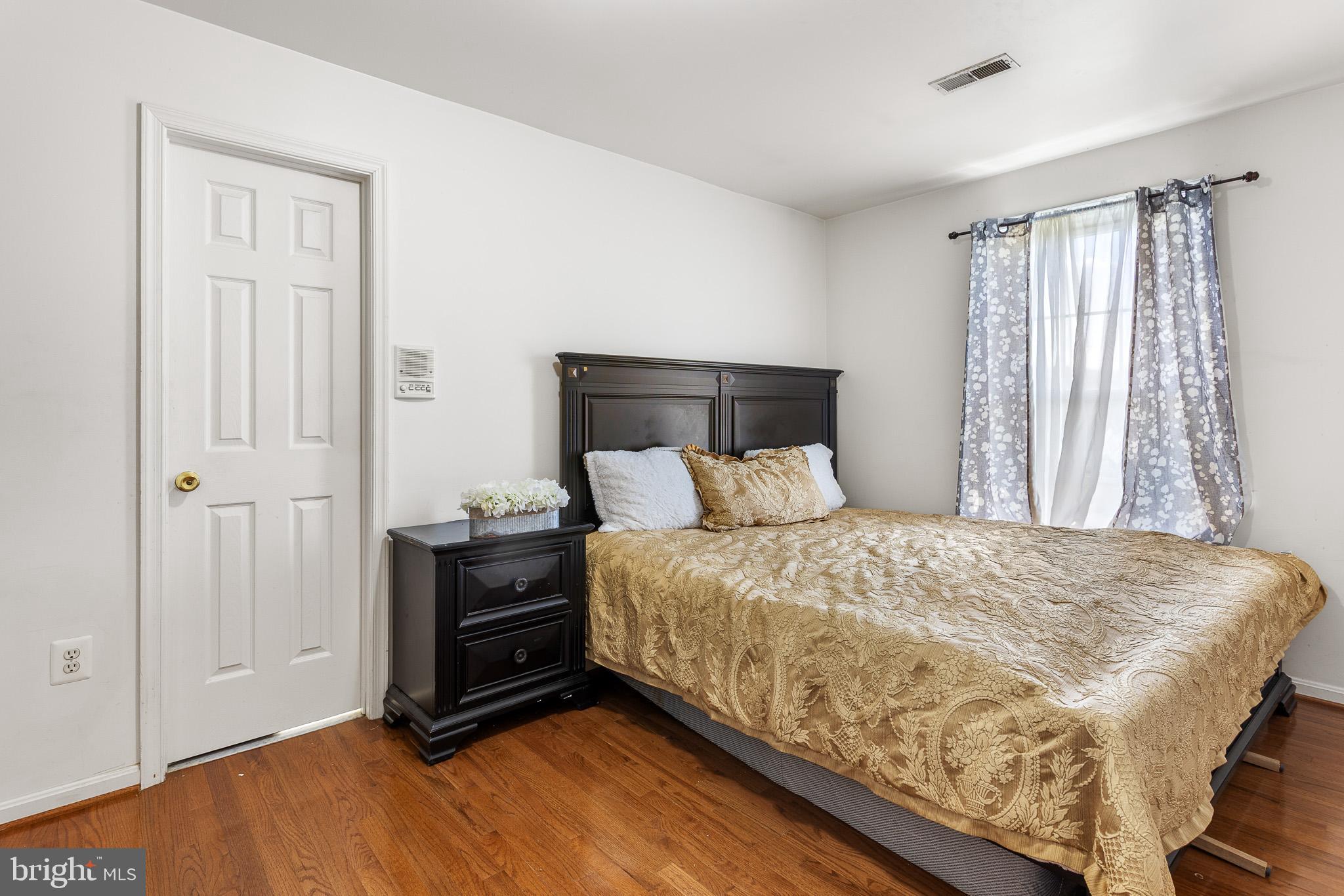 TWIN LAKES - Residential