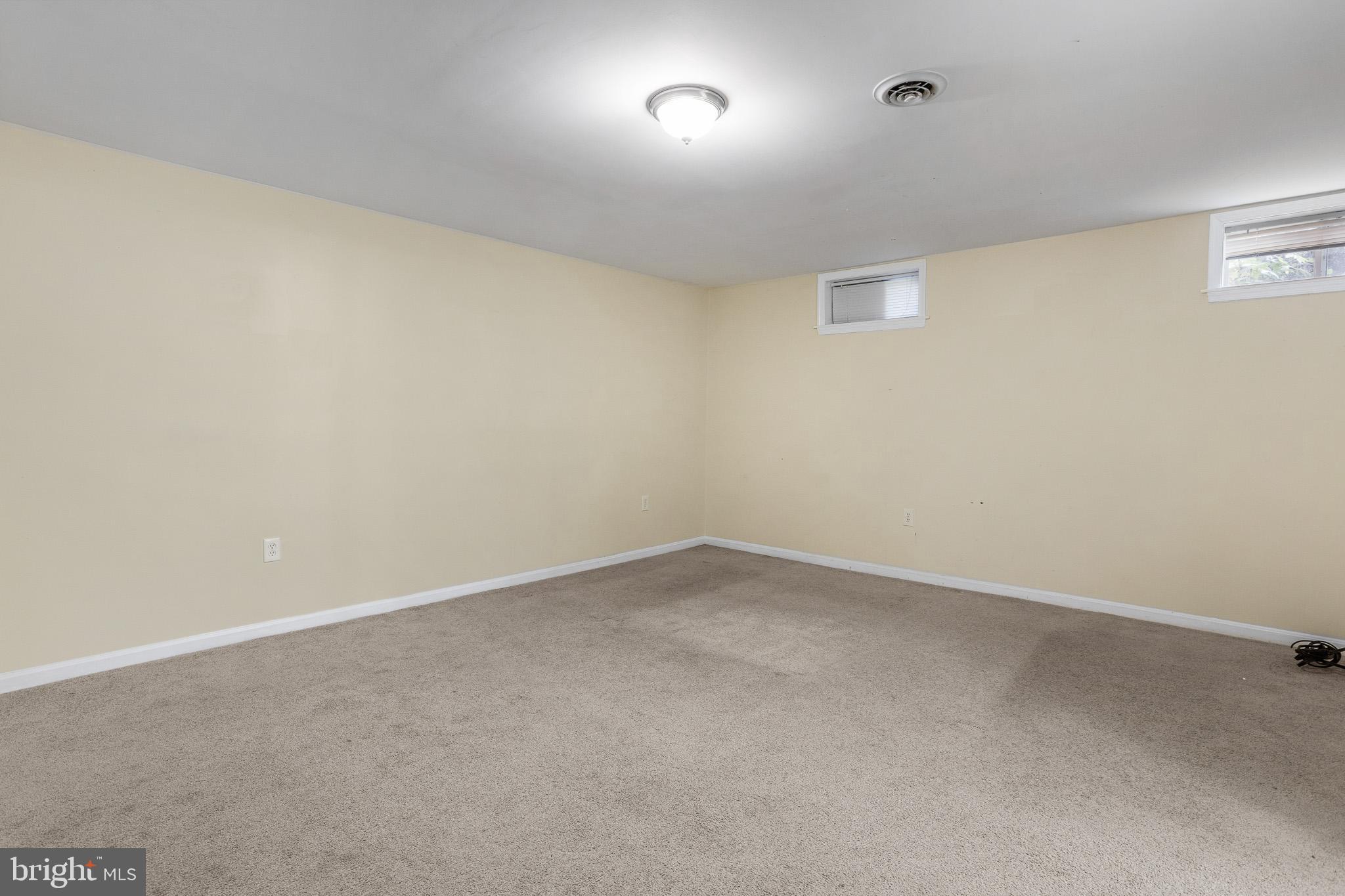 TWIN LAKES - Residential