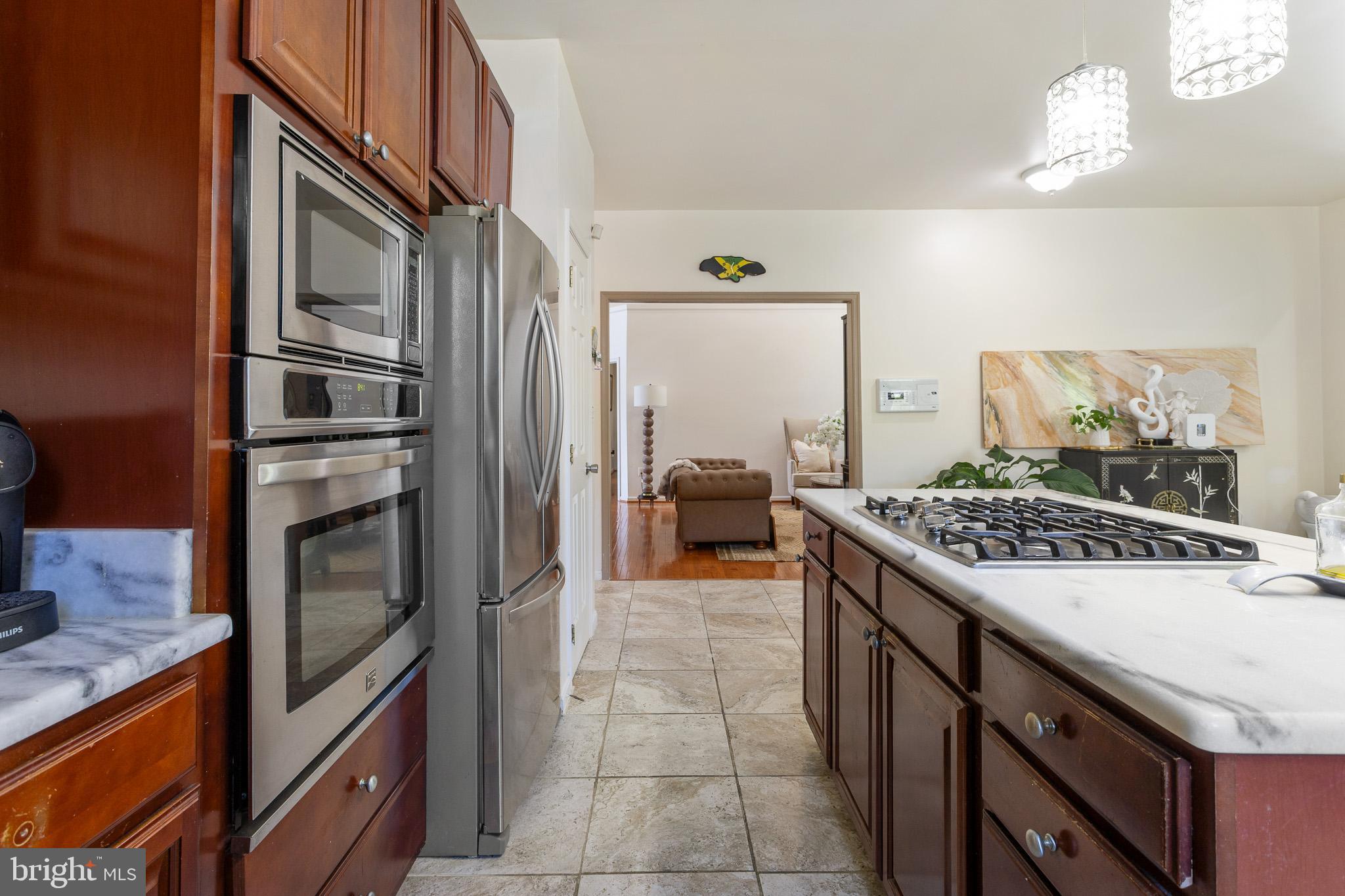 TWIN LAKES - Residential