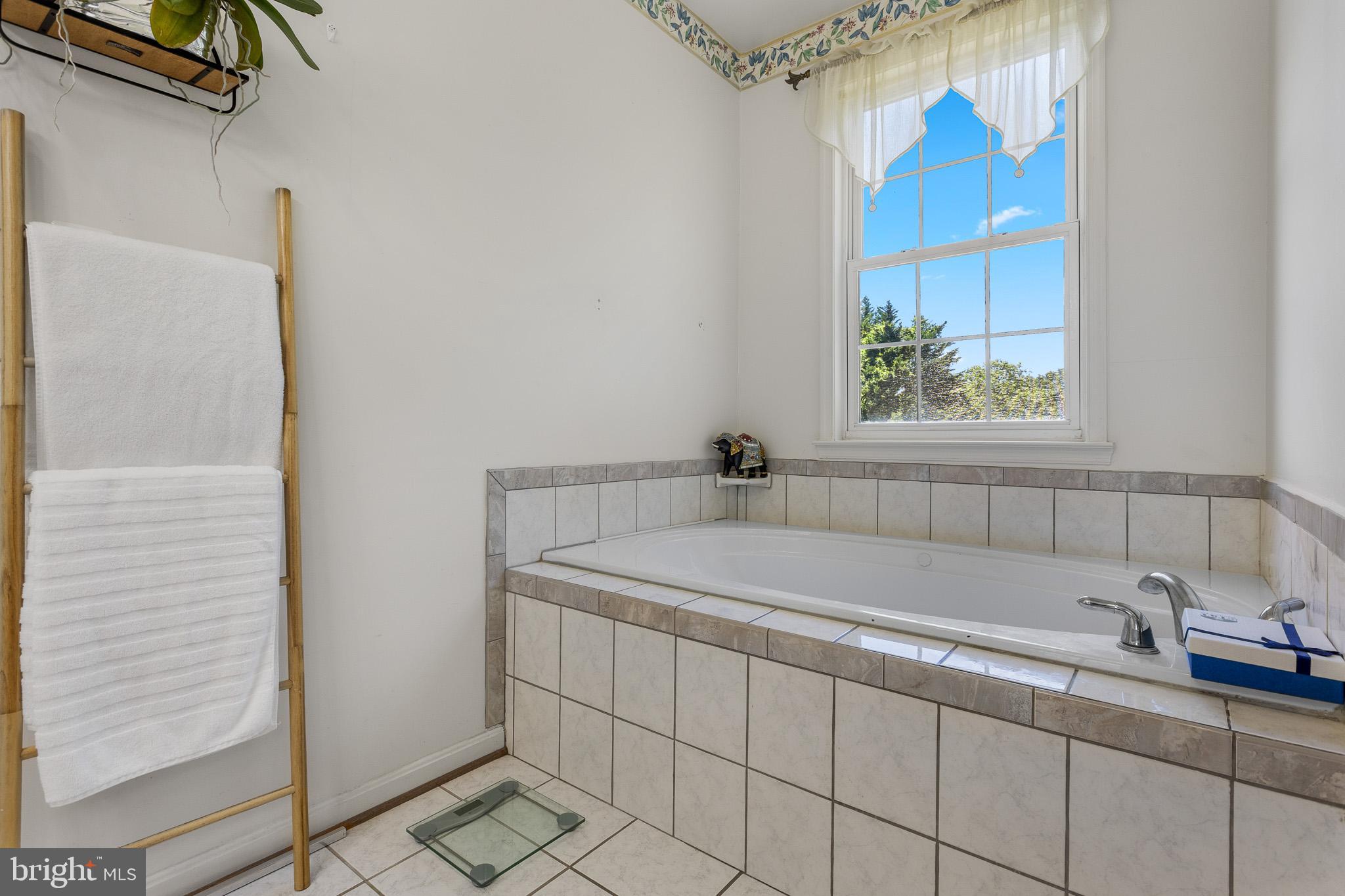 TWIN LAKES - Residential