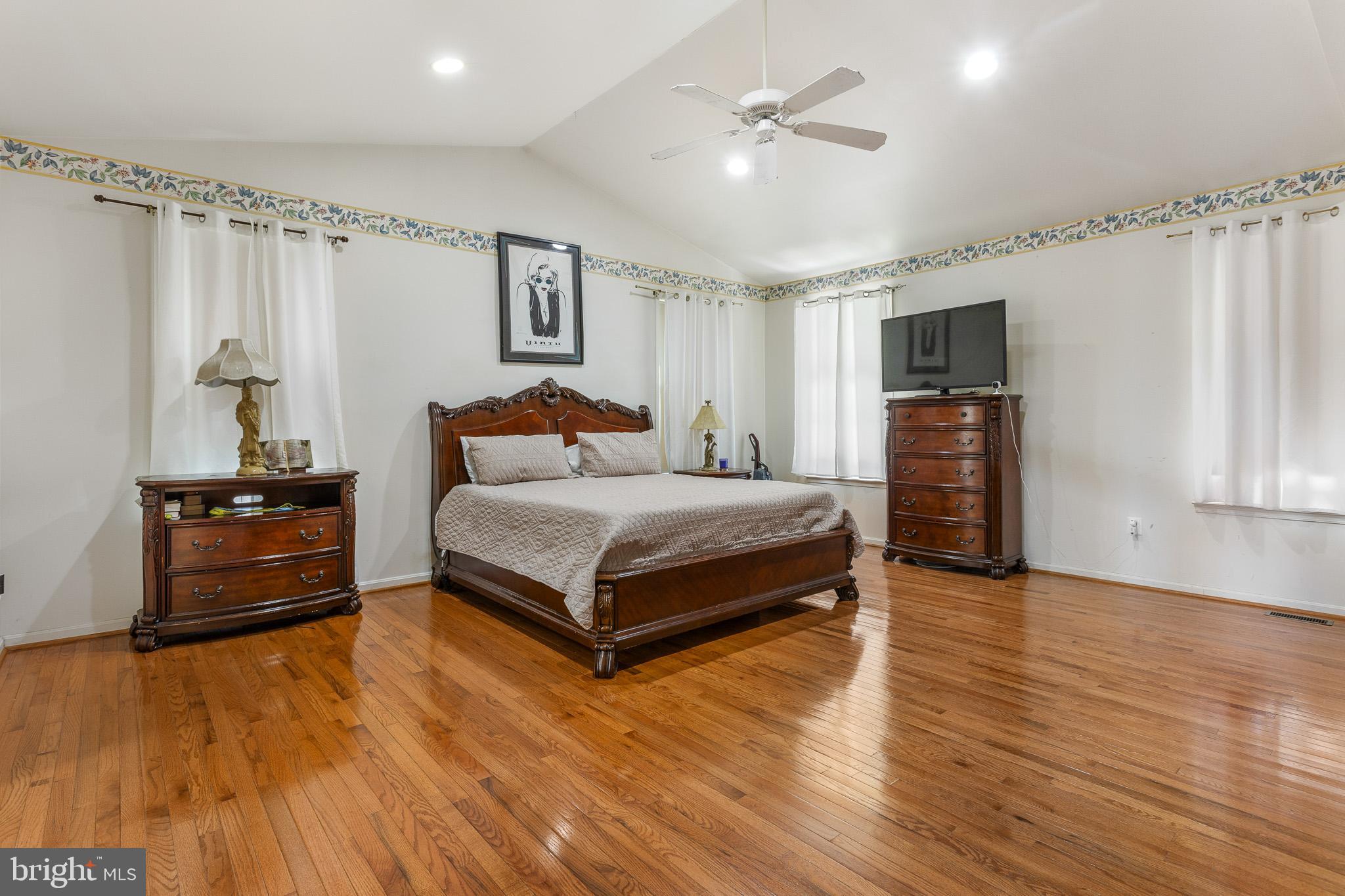 TWIN LAKES - Residential