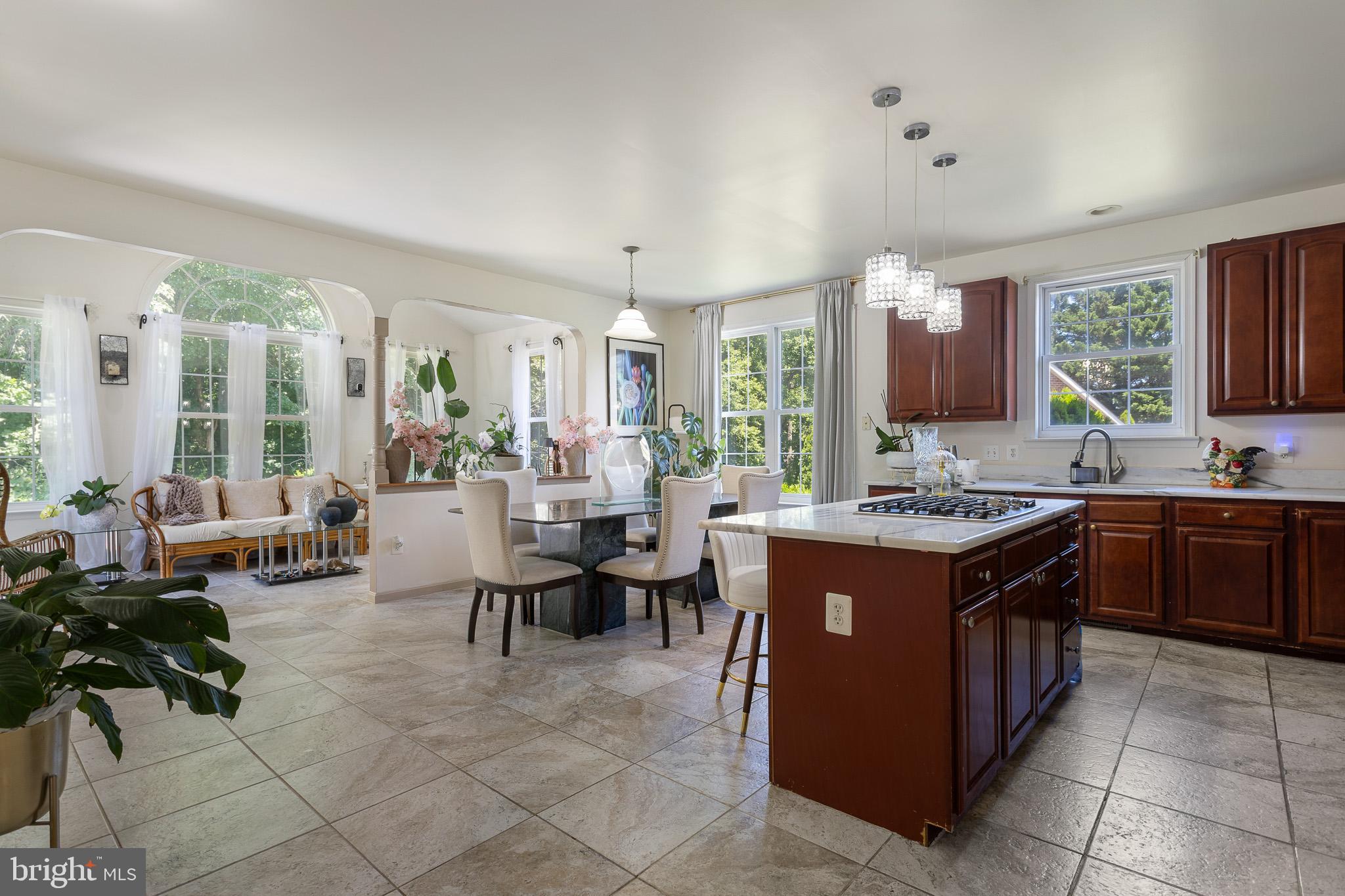TWIN LAKES - Residential
