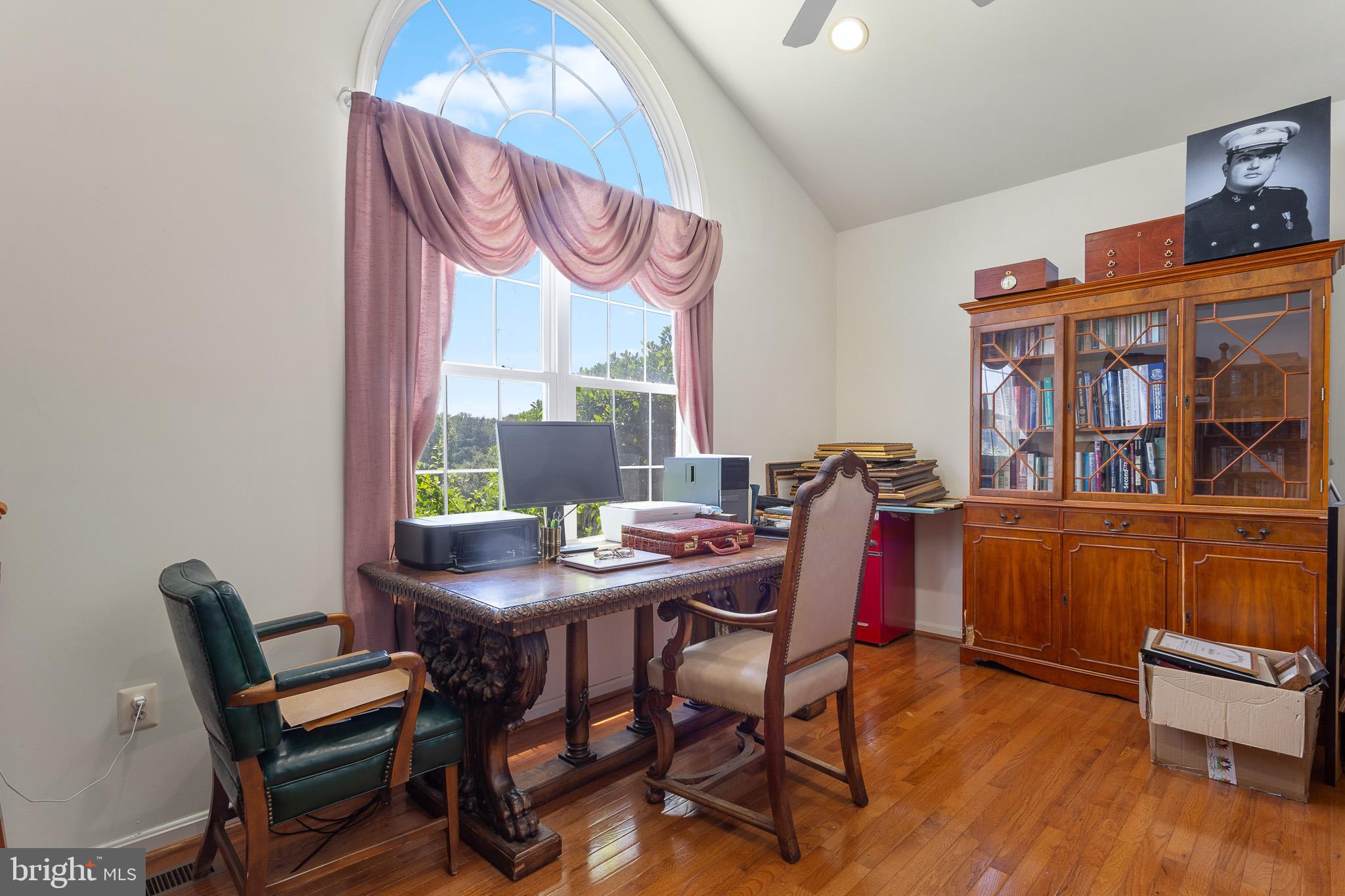 TWIN LAKES - Residential