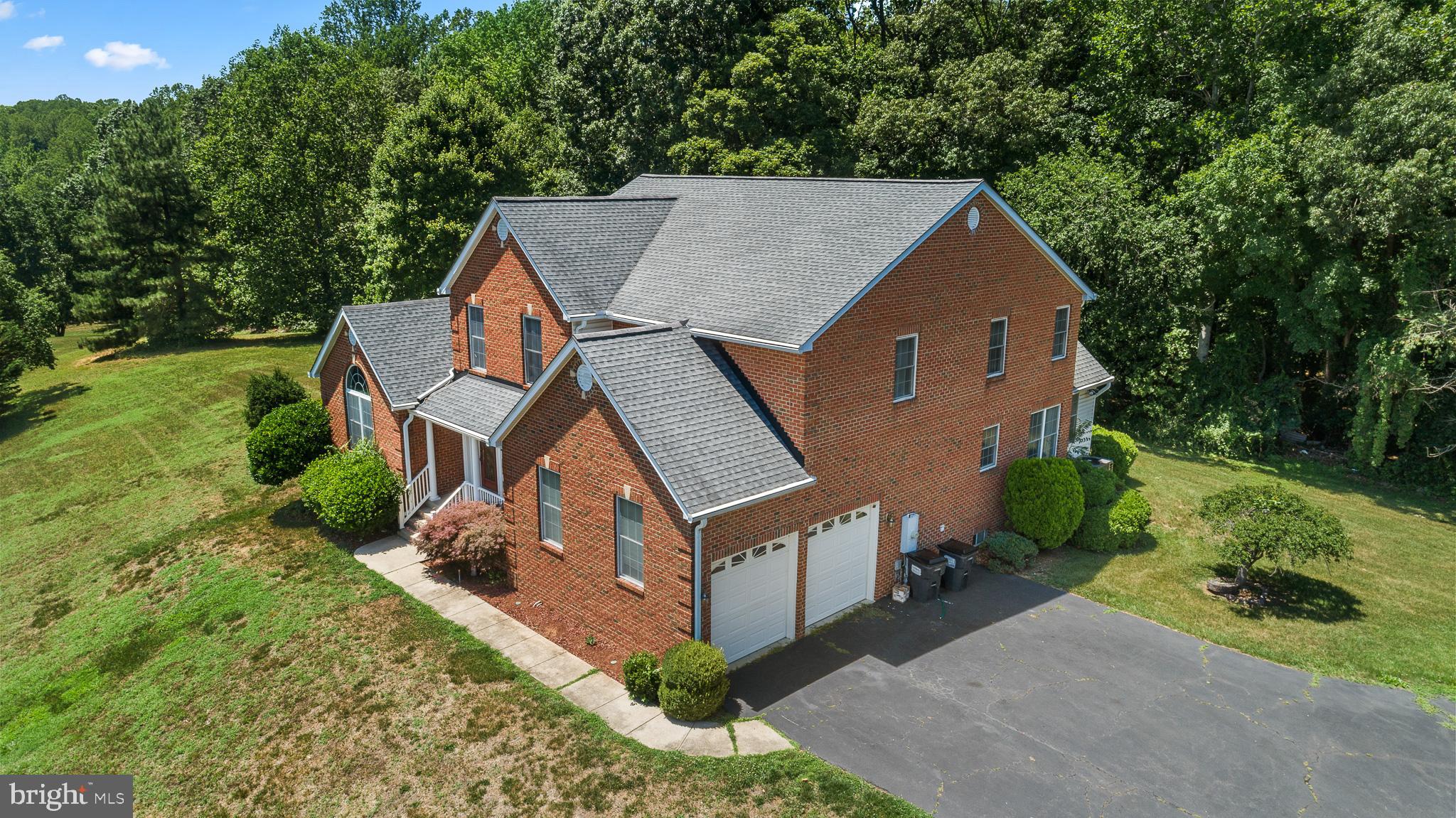 TWIN LAKES - Residential