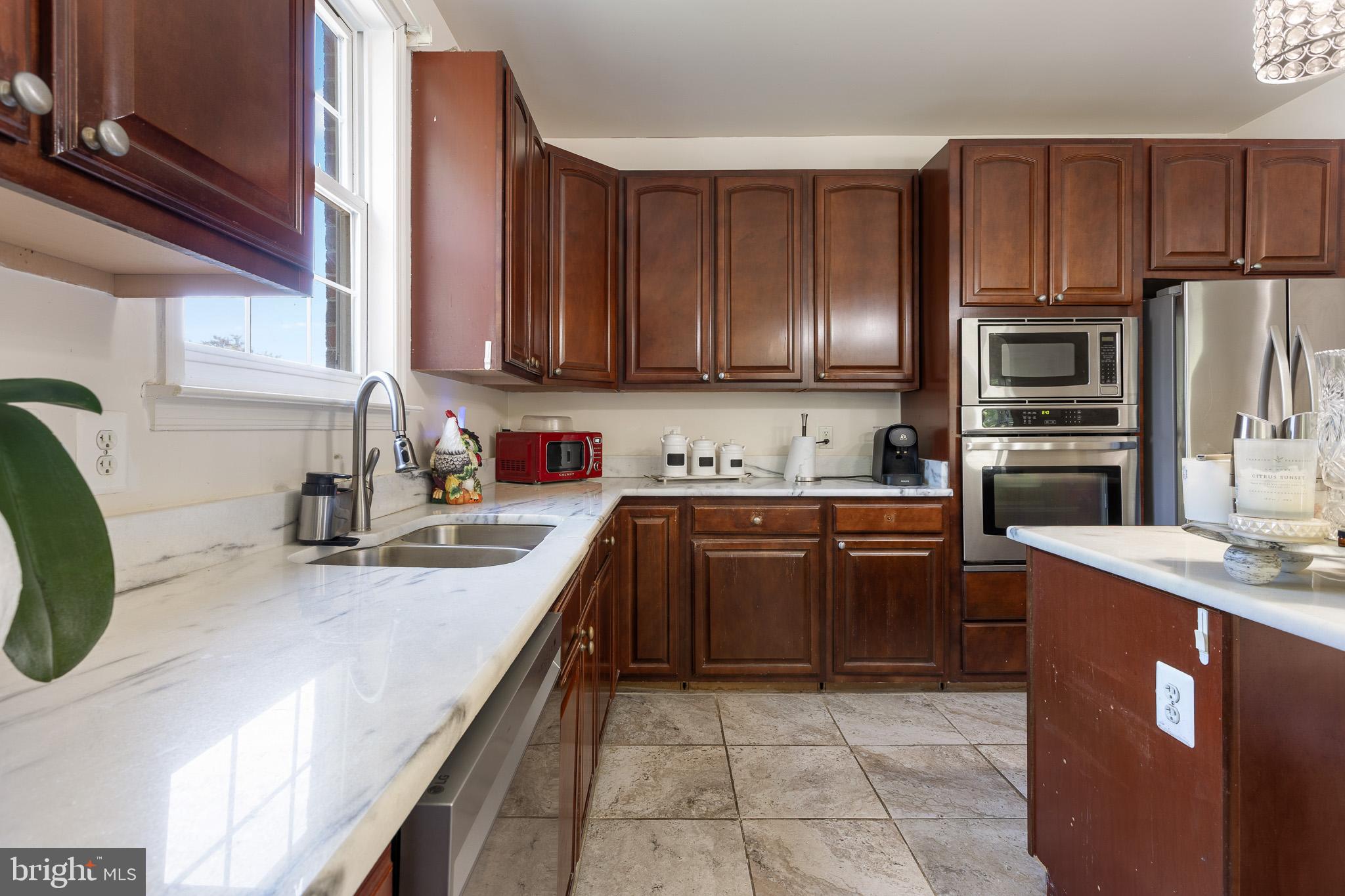TWIN LAKES - Residential