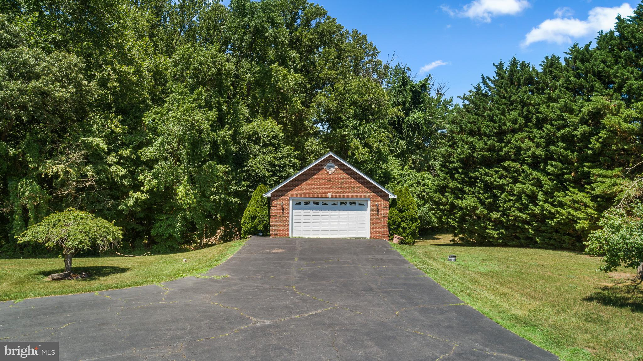 TWIN LAKES - Residential