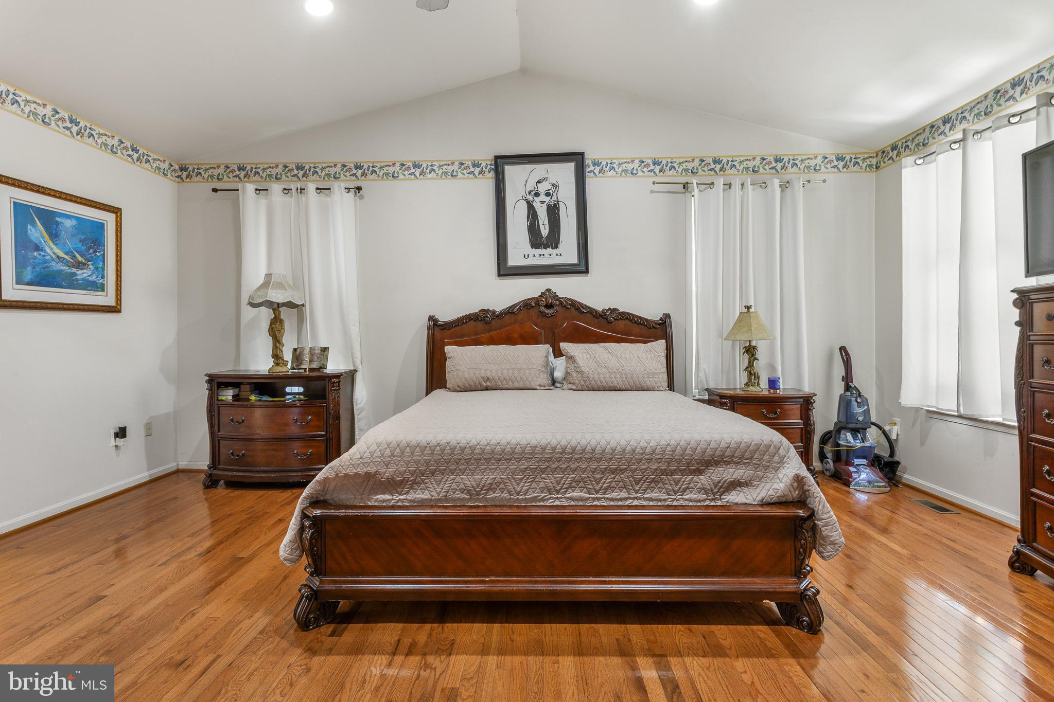 TWIN LAKES - Residential