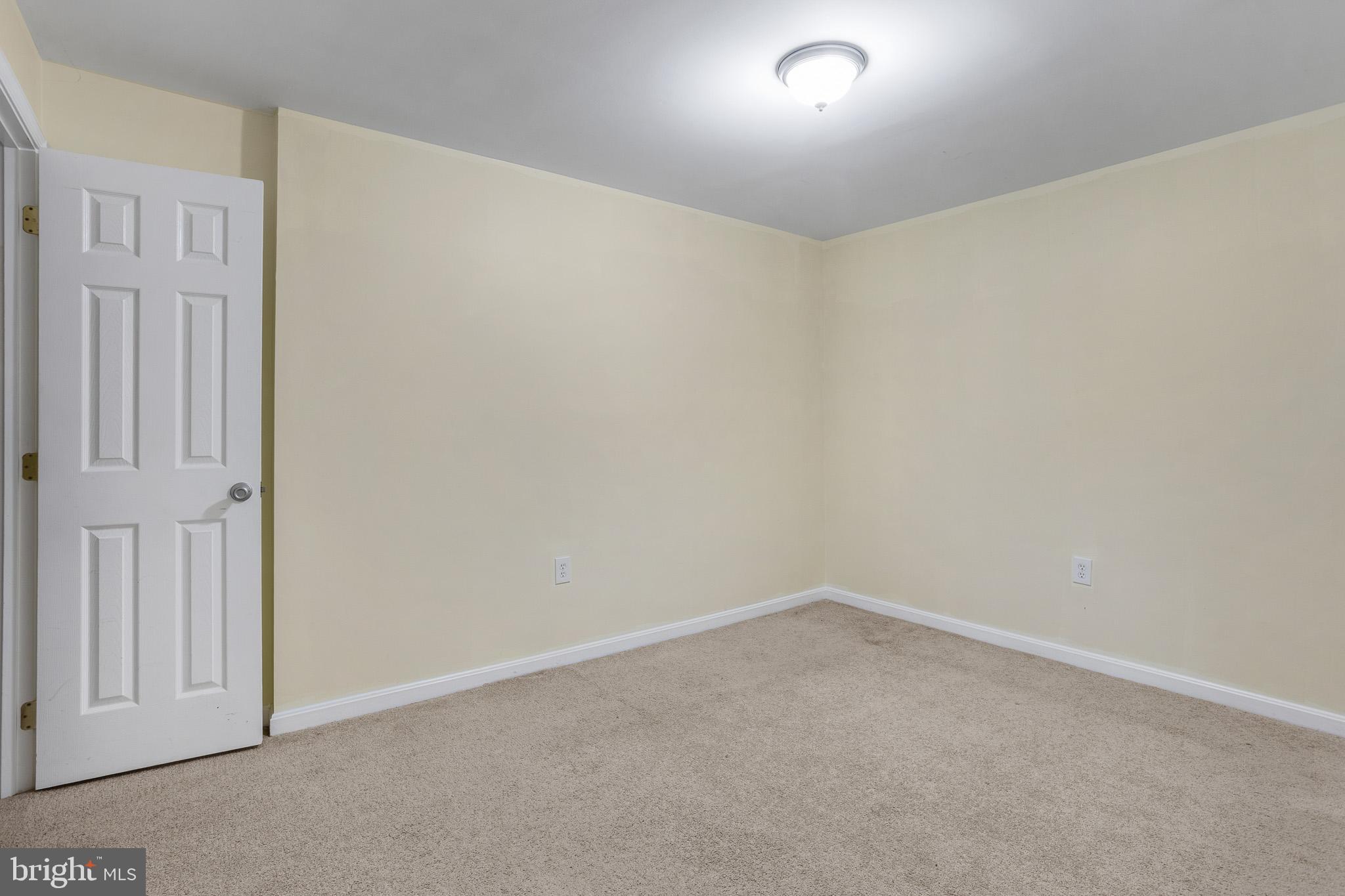 TWIN LAKES - Residential