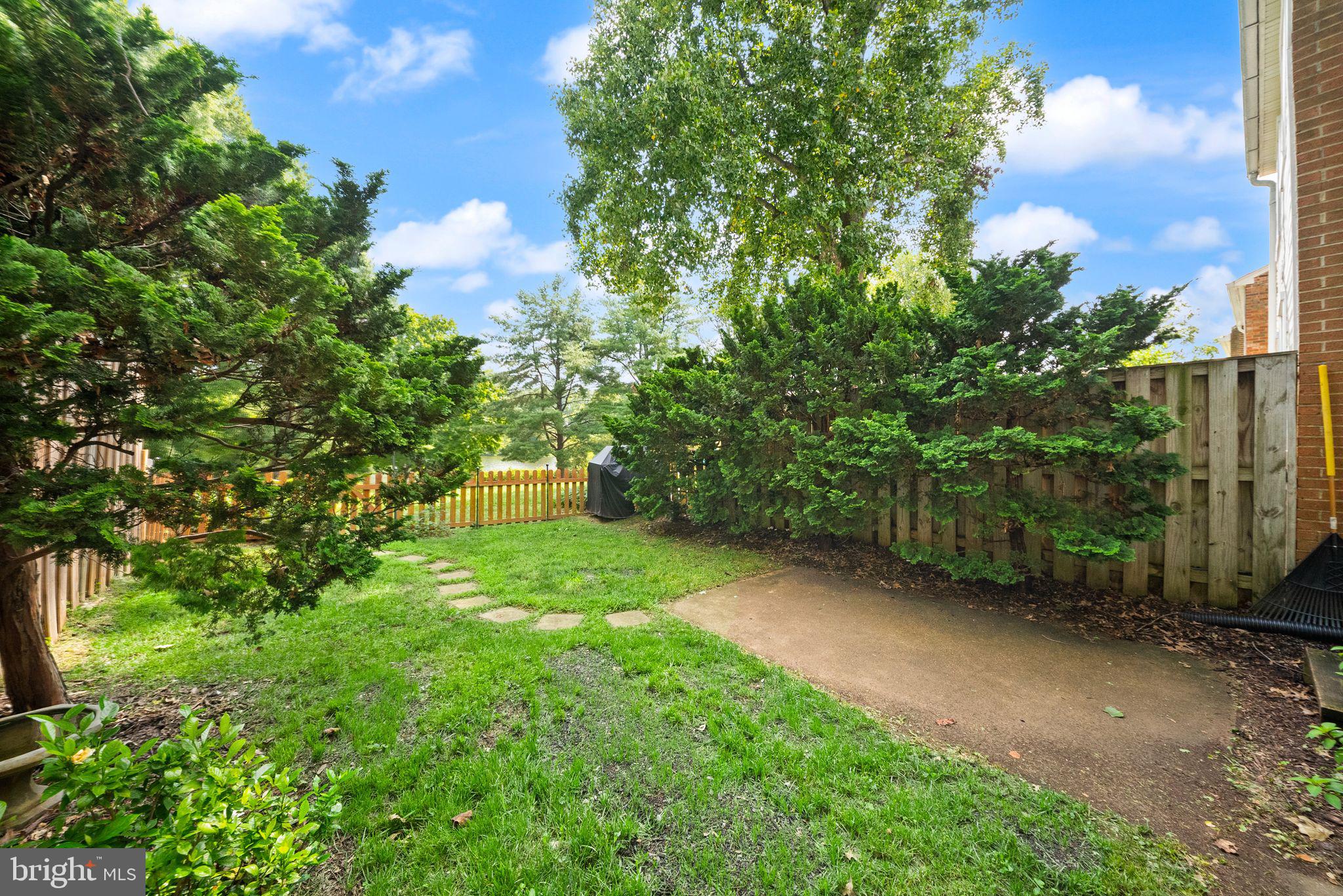 LAKE BRADDOCK - Residential