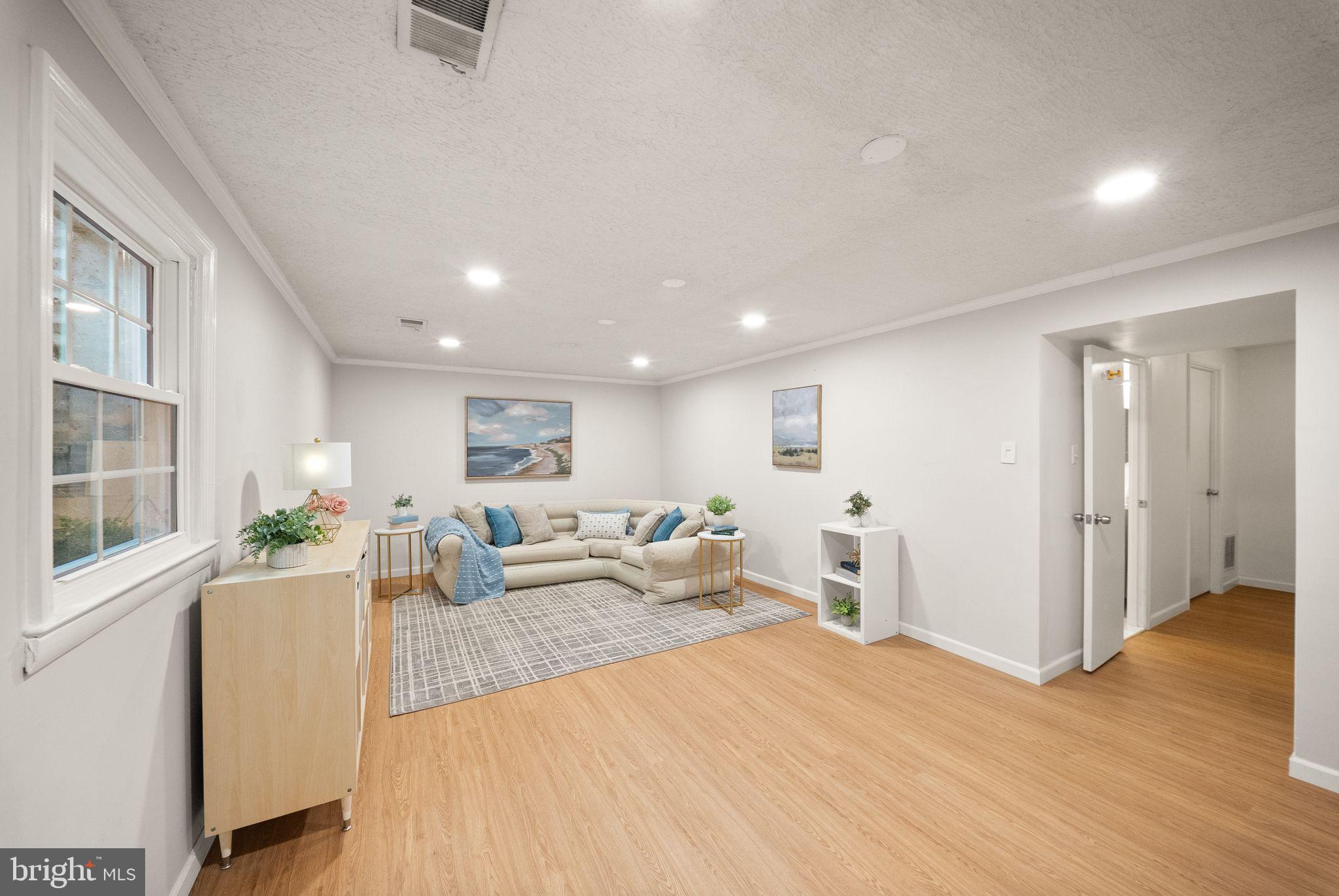 LAKE BRADDOCK - Residential