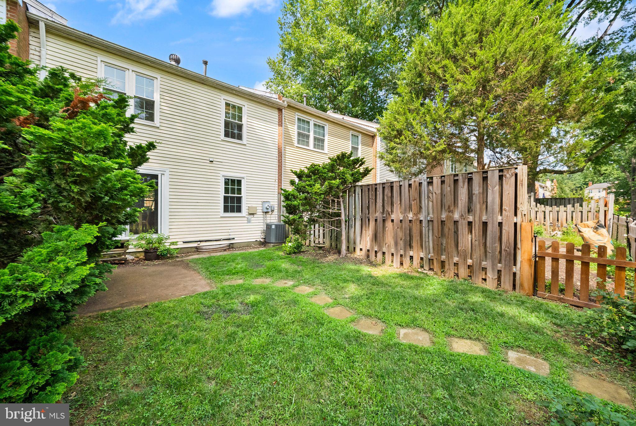 LAKE BRADDOCK - Residential
