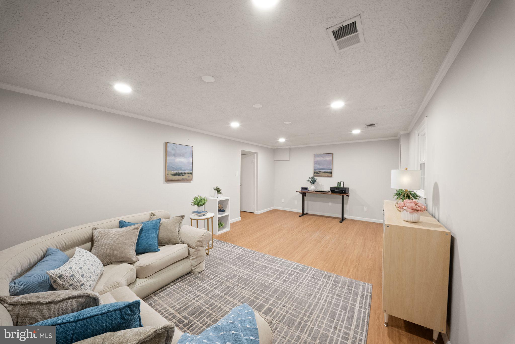 LAKE BRADDOCK - Residential