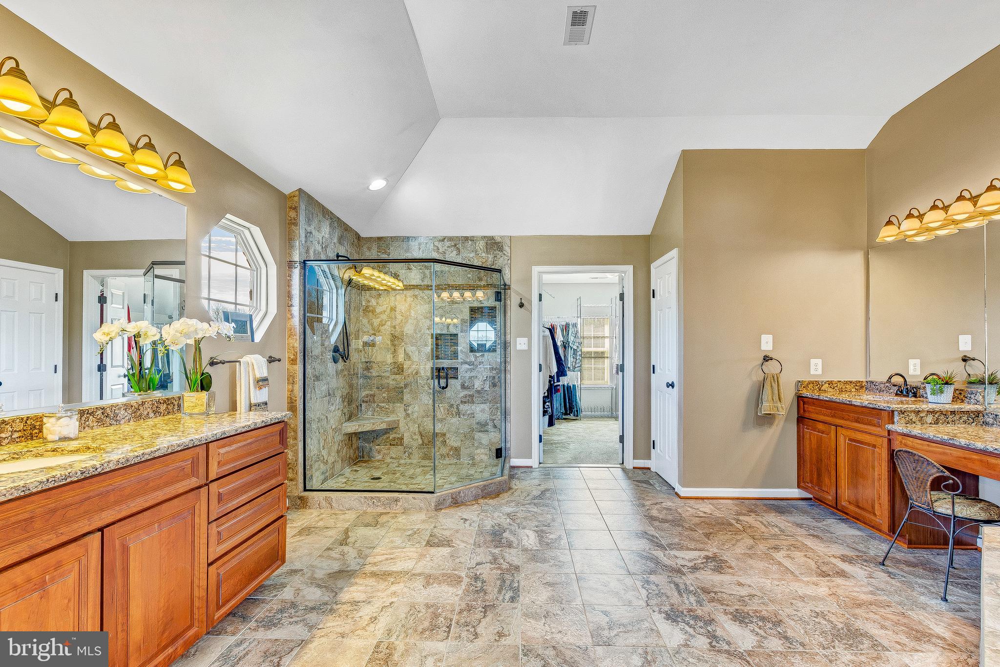 OAKWOOD MANOR - Residential