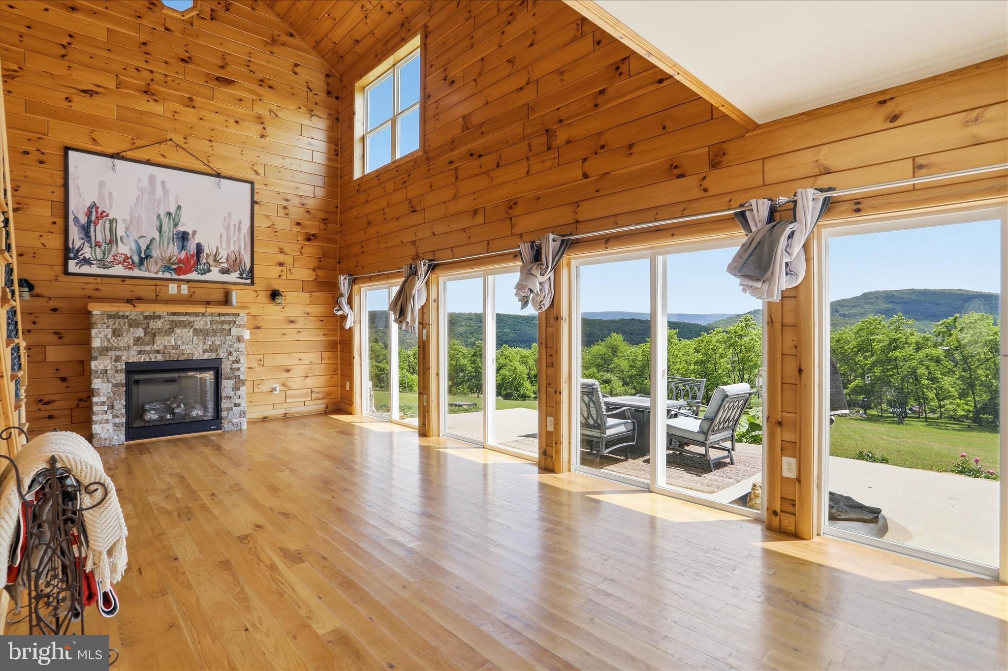 LOST MOUNTAIN - Residential