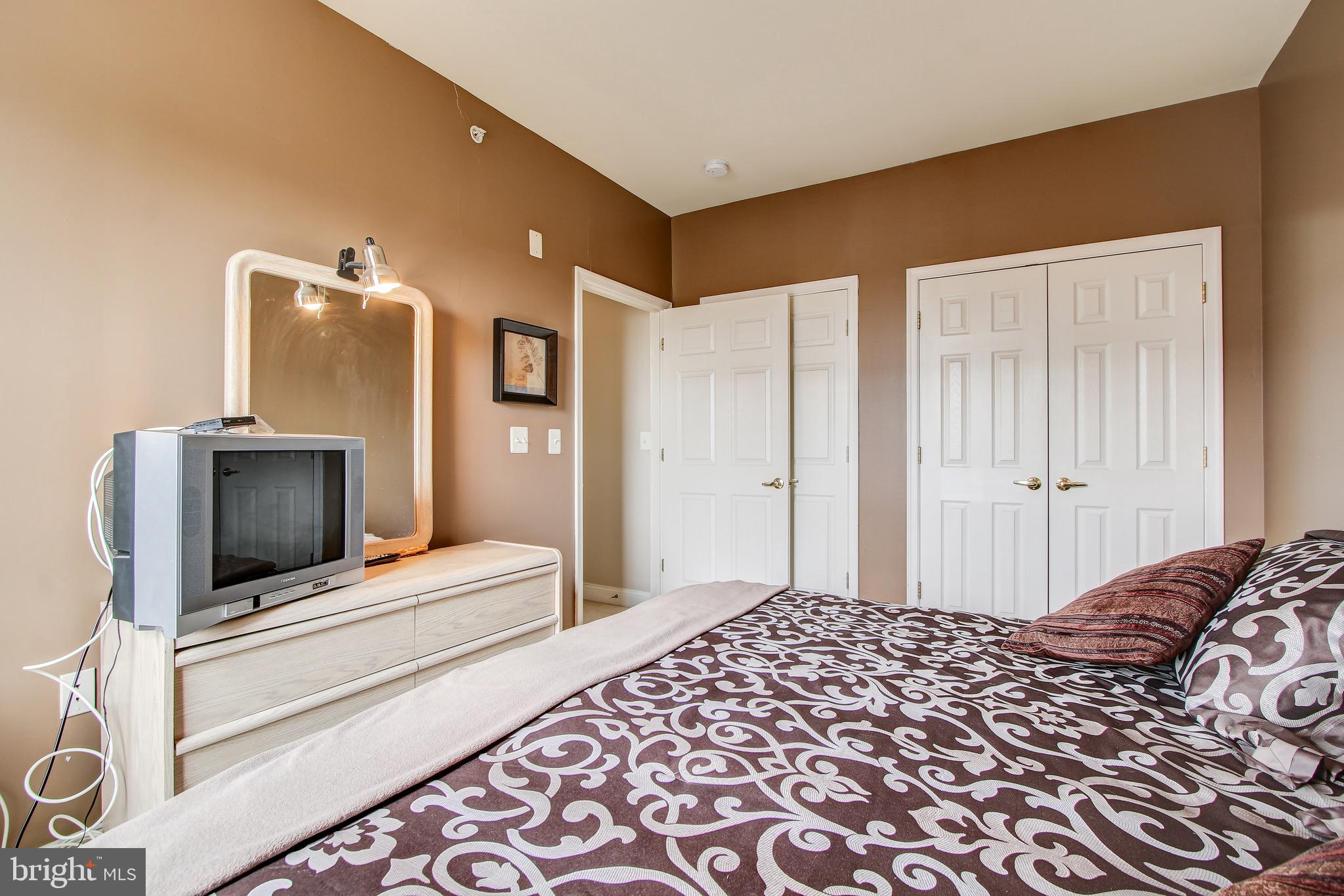 BOZZUTO AT KENTLANDS - Residential