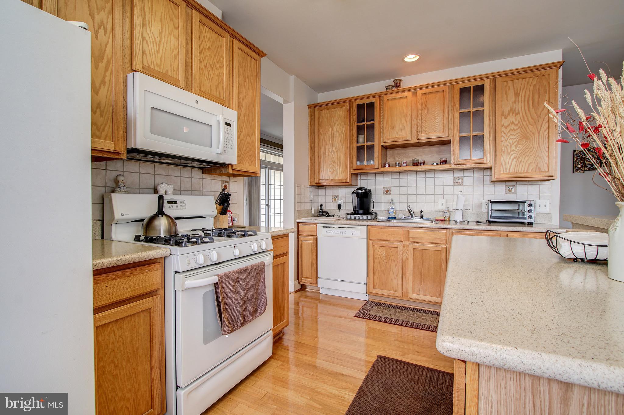 BOZZUTO AT KENTLANDS - Residential